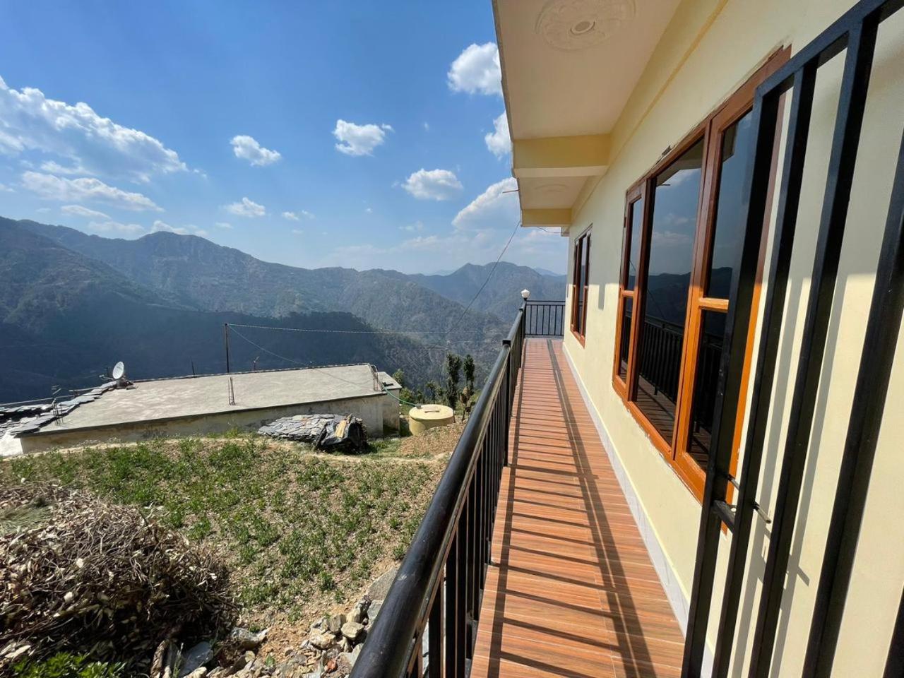 Family Room with Mountain View photo 2