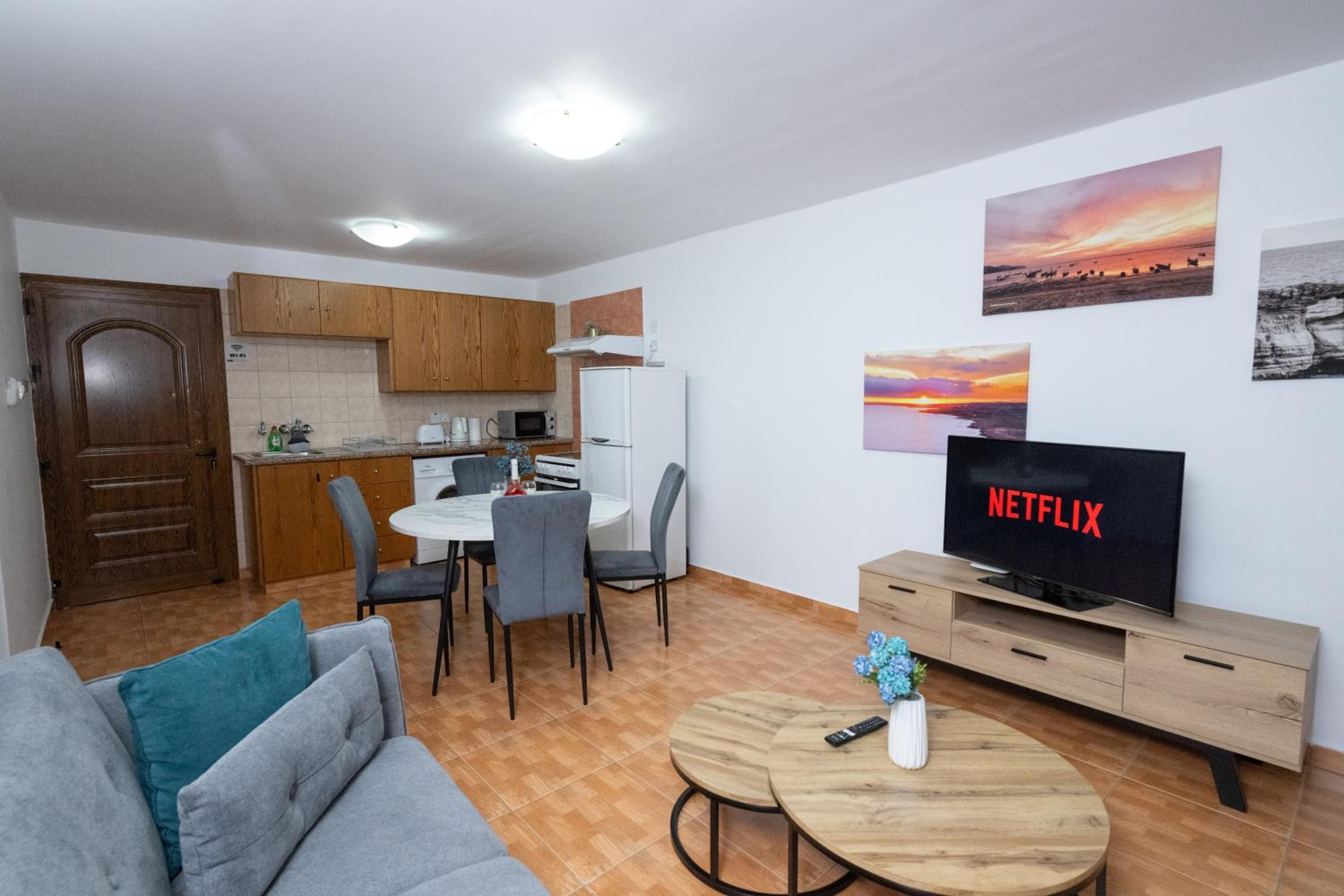 Deluxe Apartment photo 2