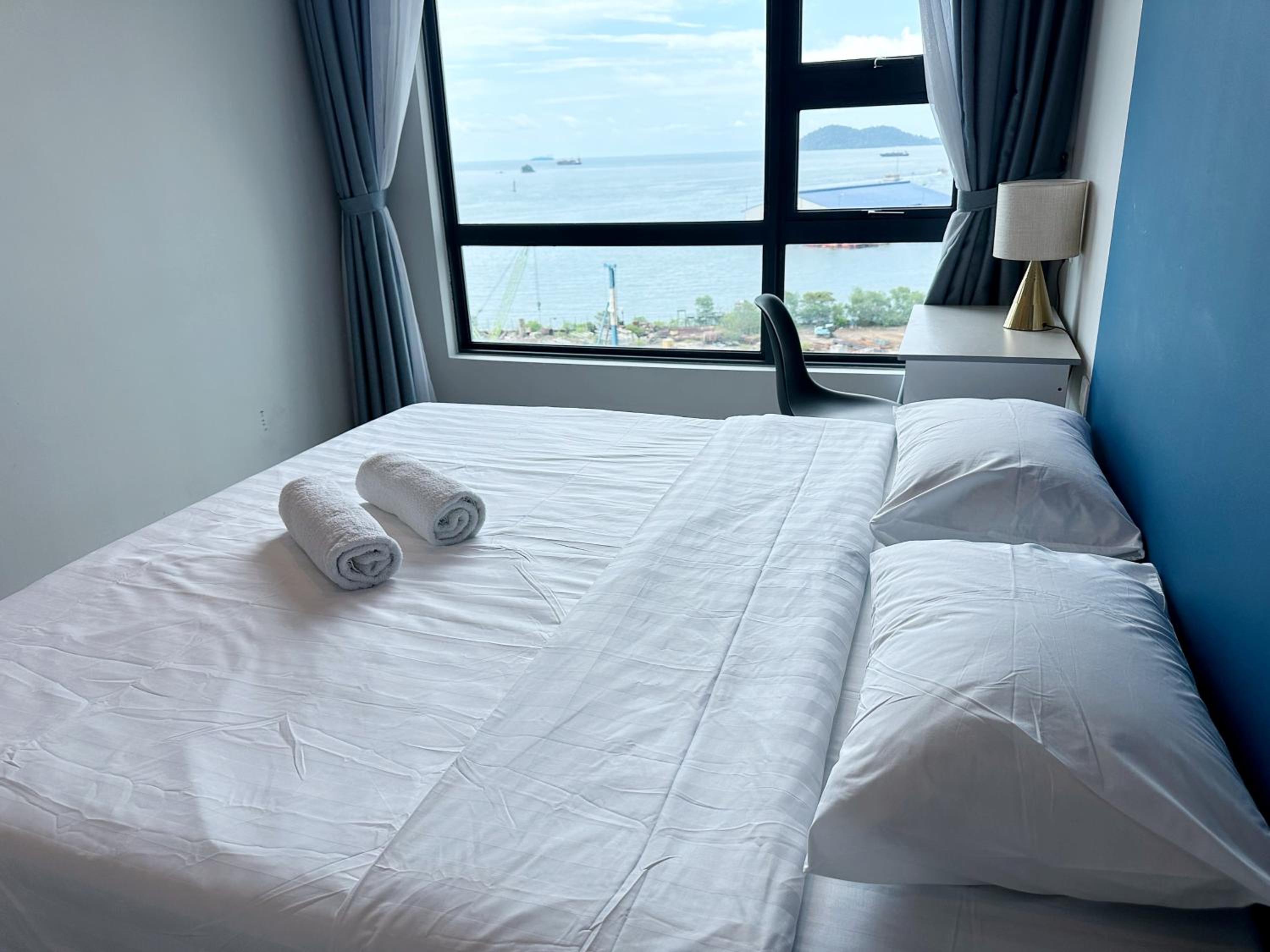 Family Room with Sea View - Photo 12