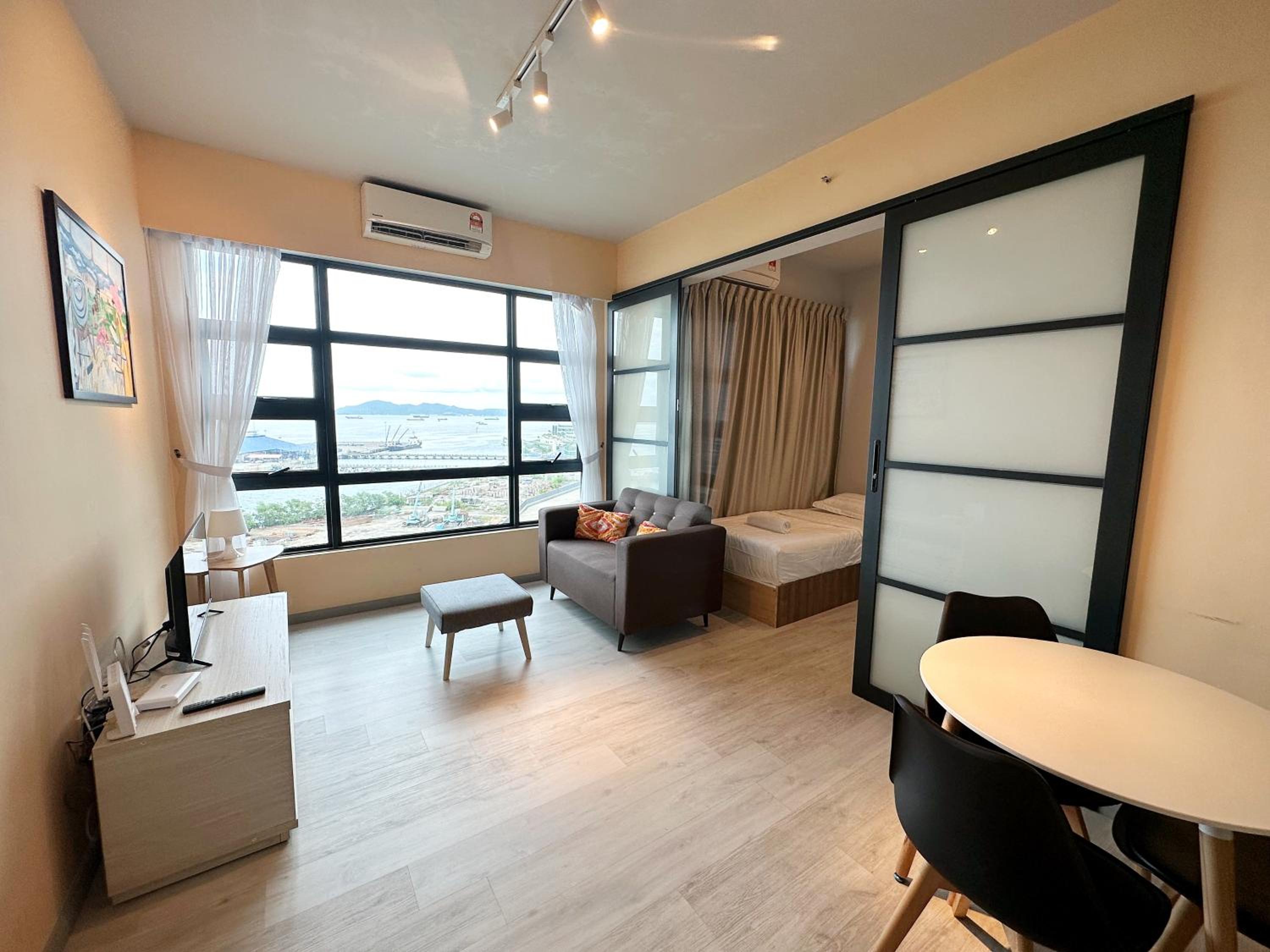 Family Room with Sea View - Photo 10