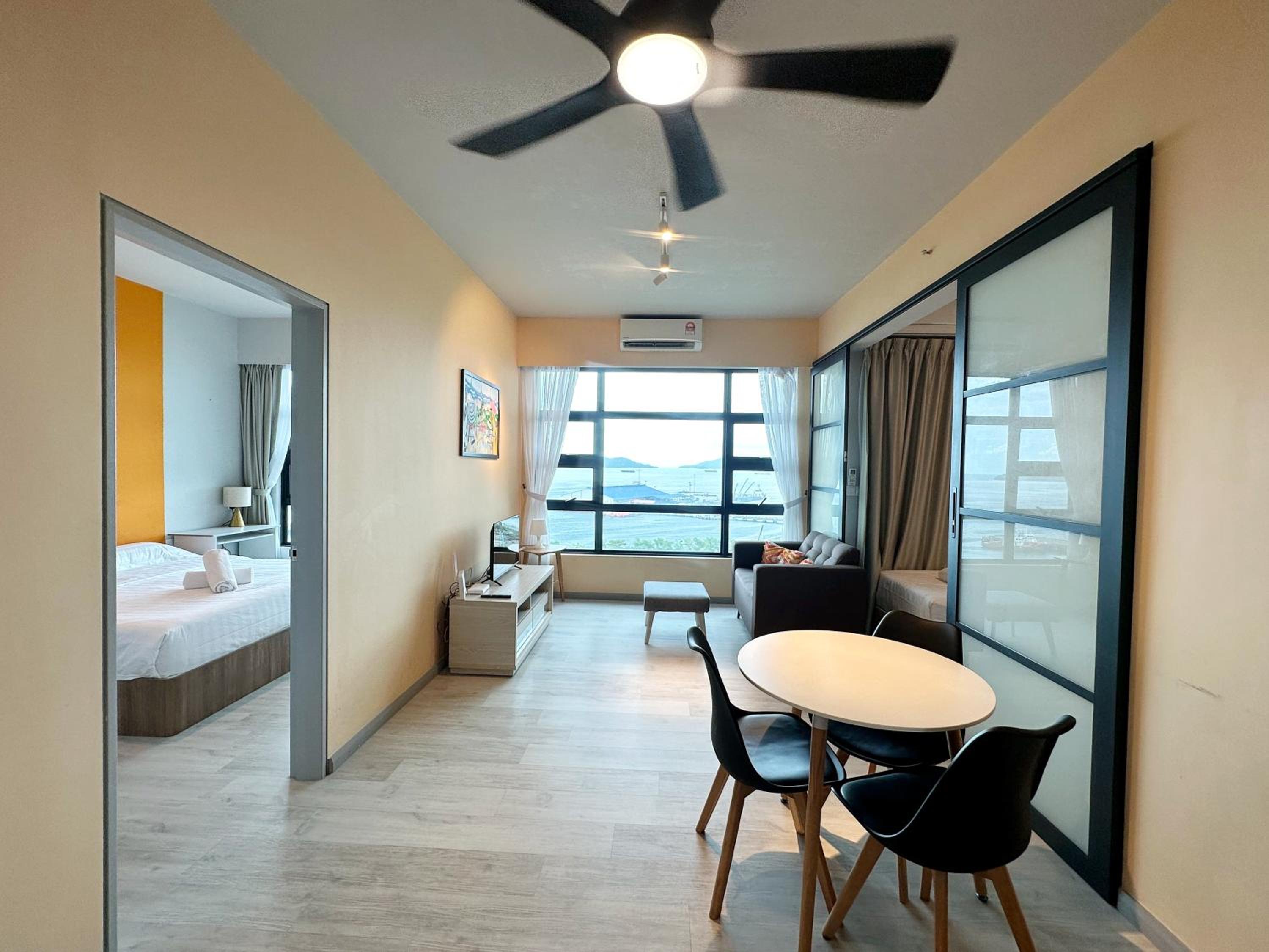 Family Room with Sea View - Photo 7