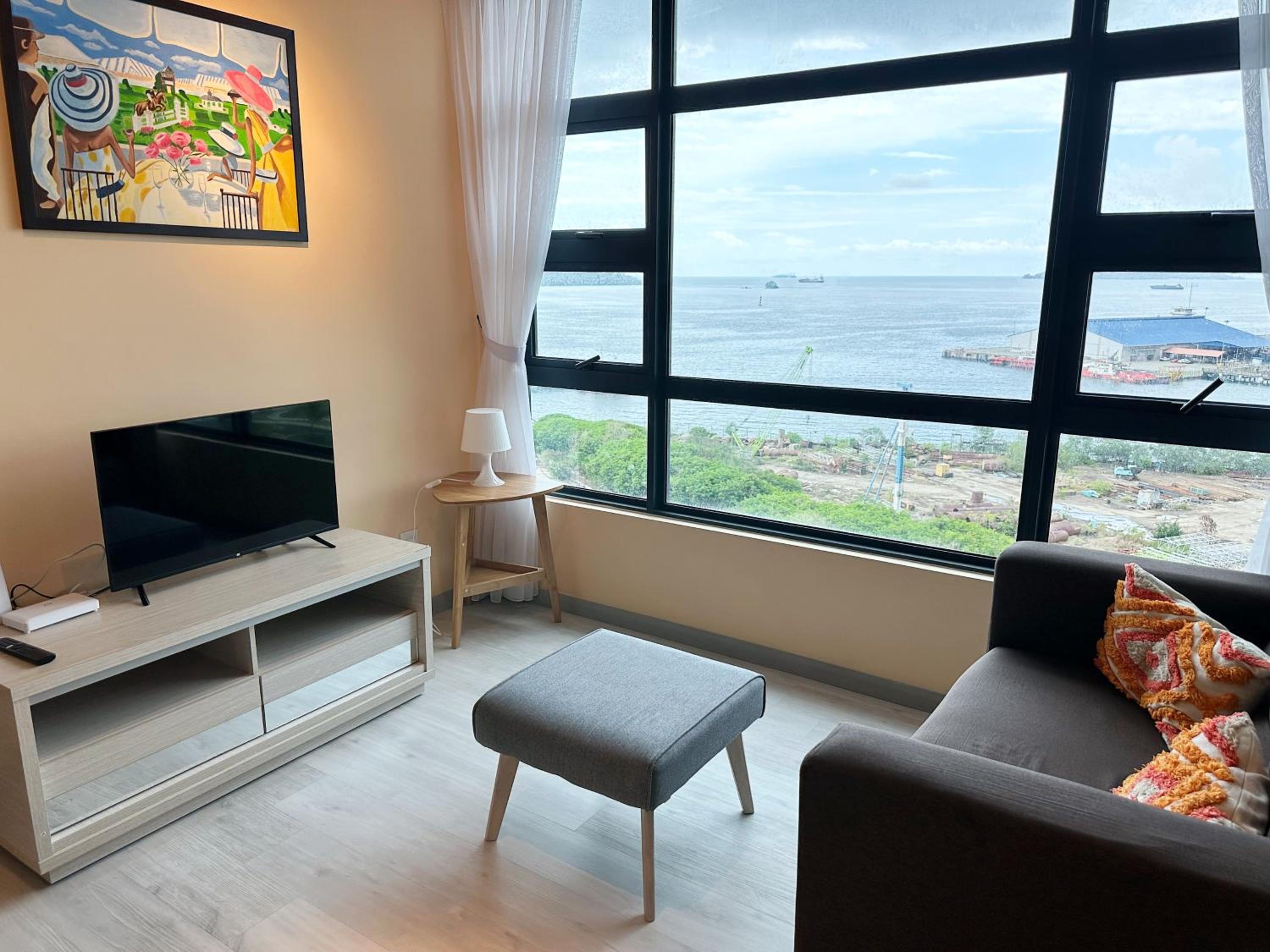 Family Room with Sea View - Photo 3
