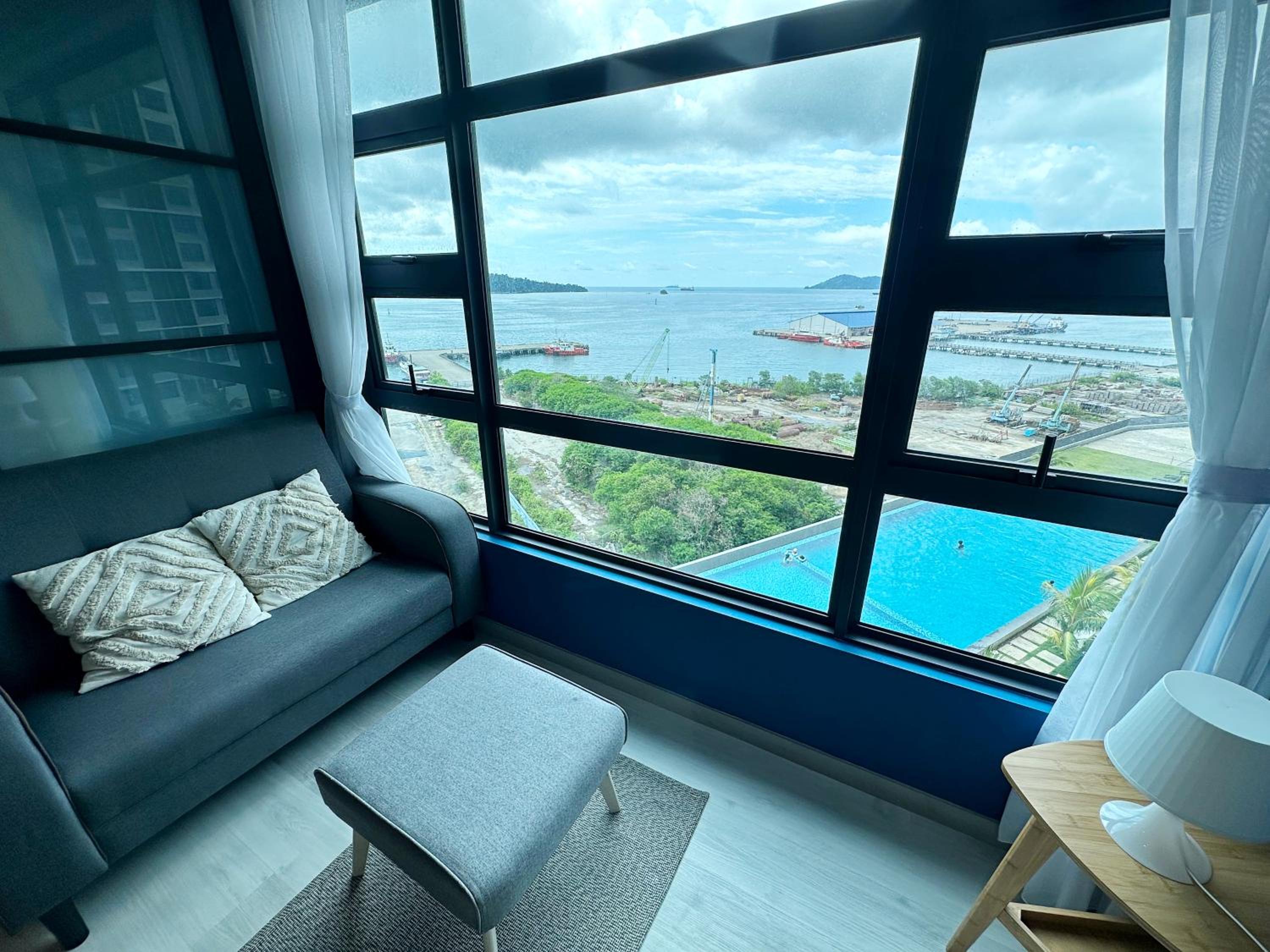 Family Room with Sea View - Photo 9