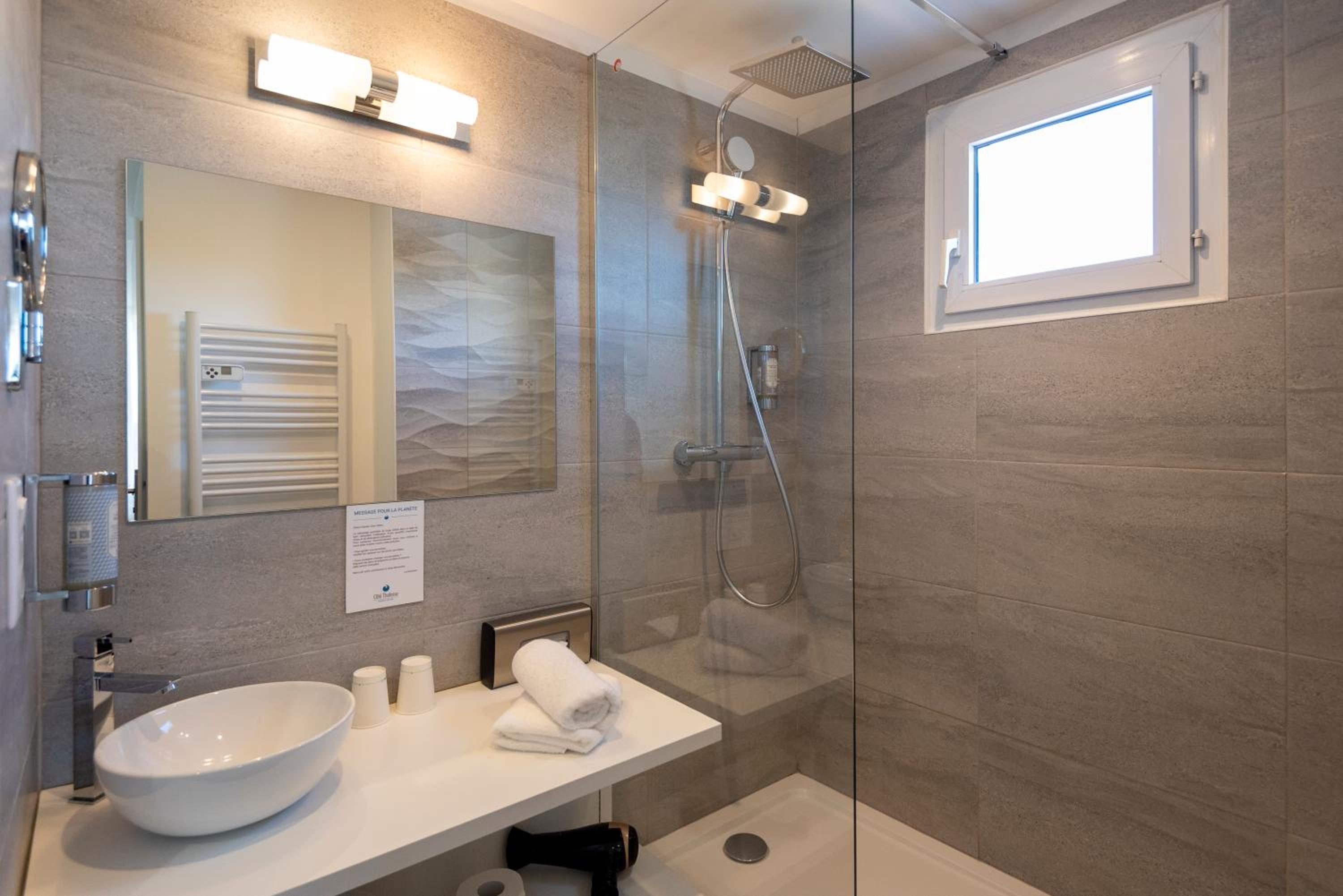 Standard Double or Twin Room with Spa Access - Photo 11