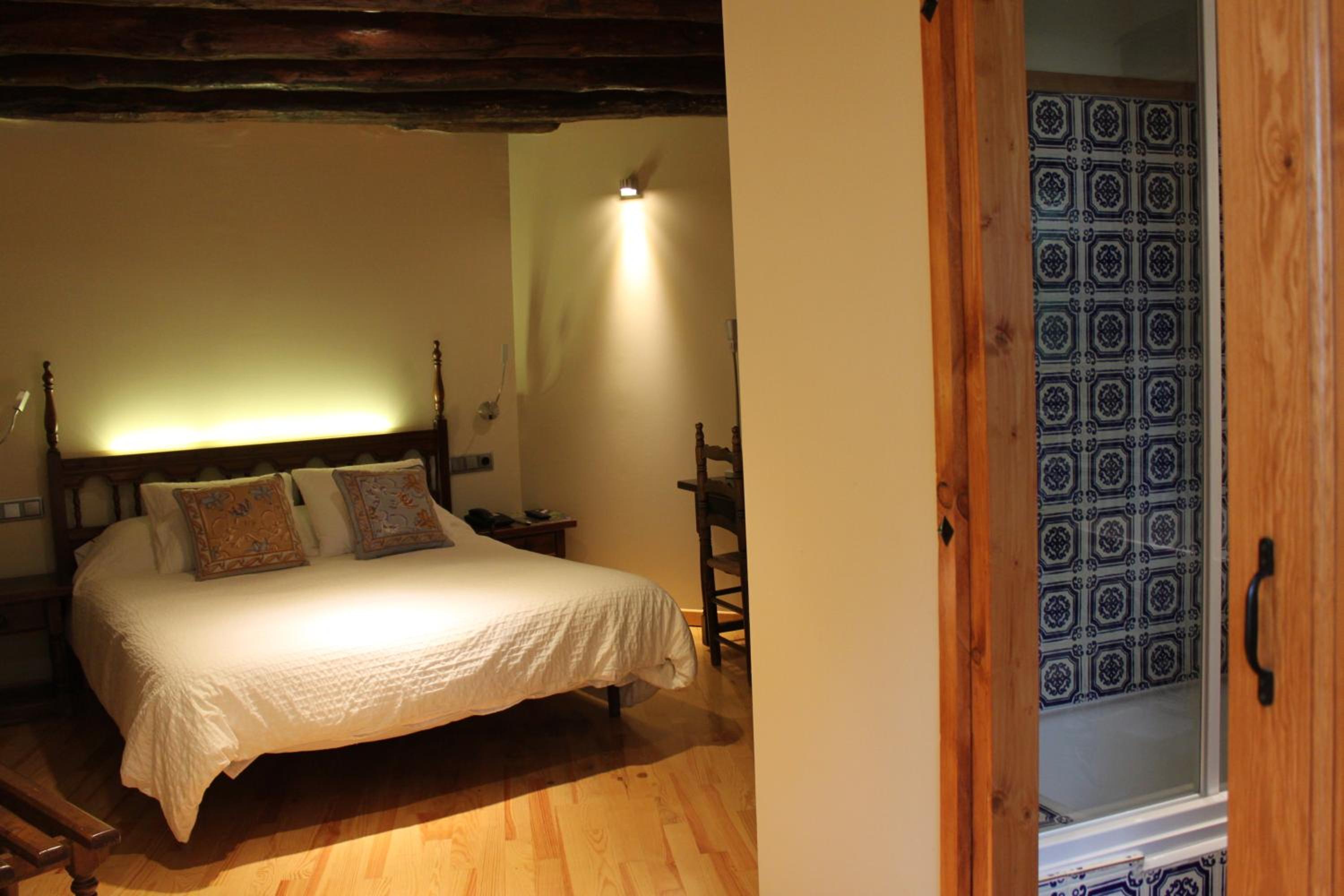 Double Room - Photo 6