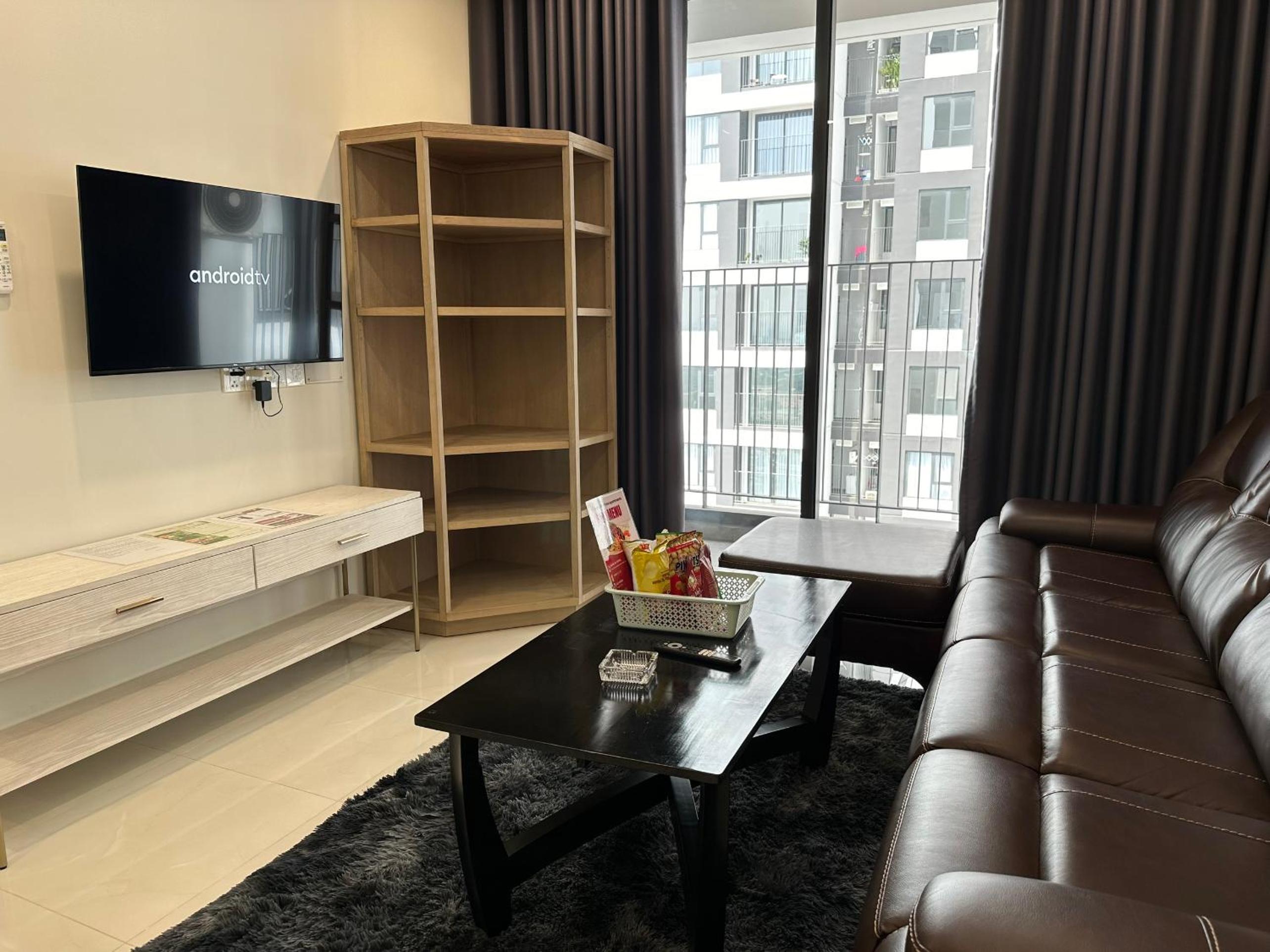 Three-Bedroom Apartment - Photo 9