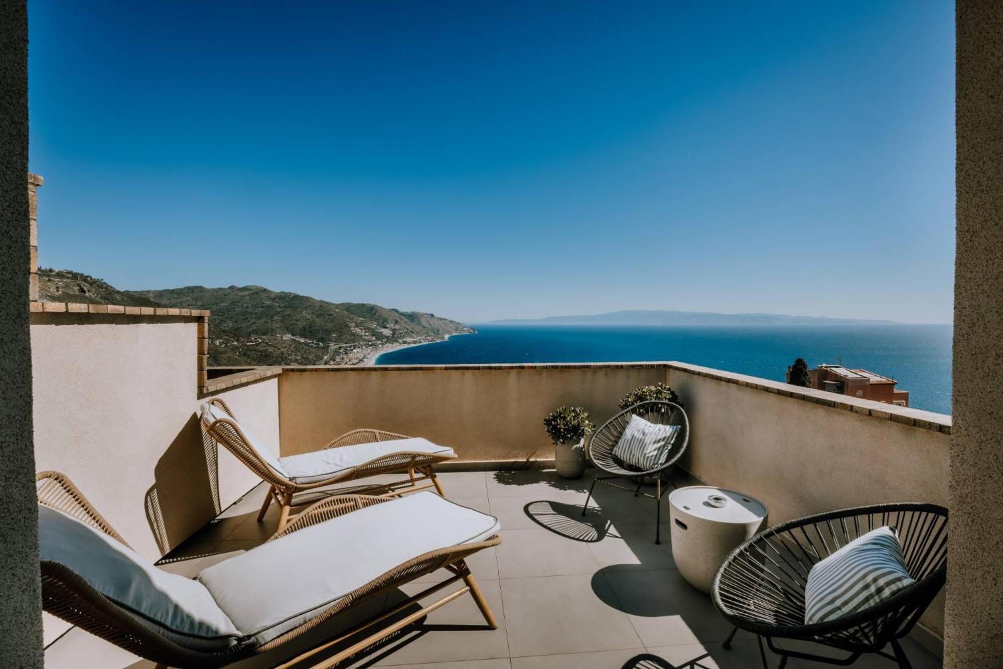 Superior Double or Twin Room with Terrace and Sea View photo 3