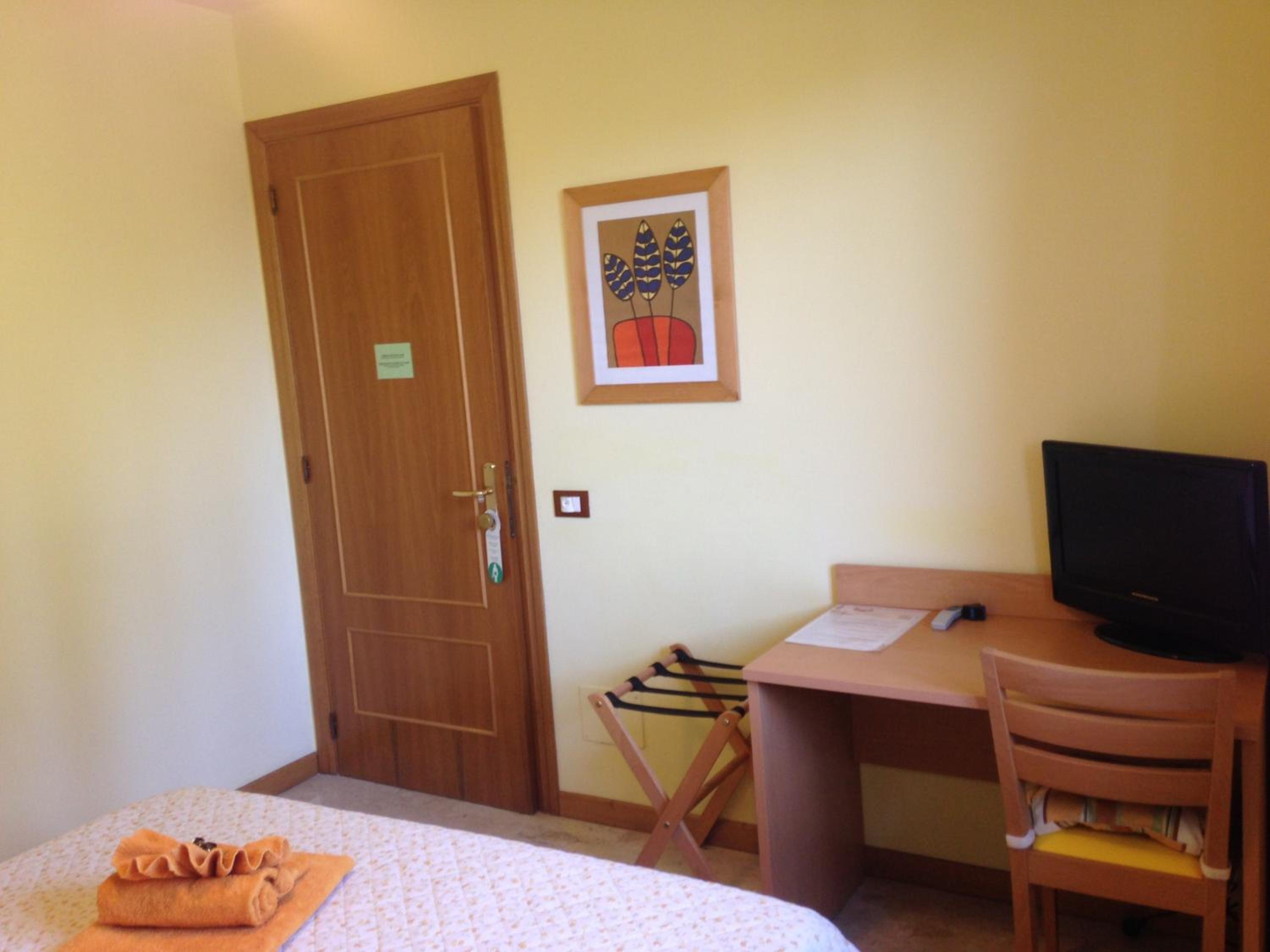 Standard Double Room with Fan photo 2