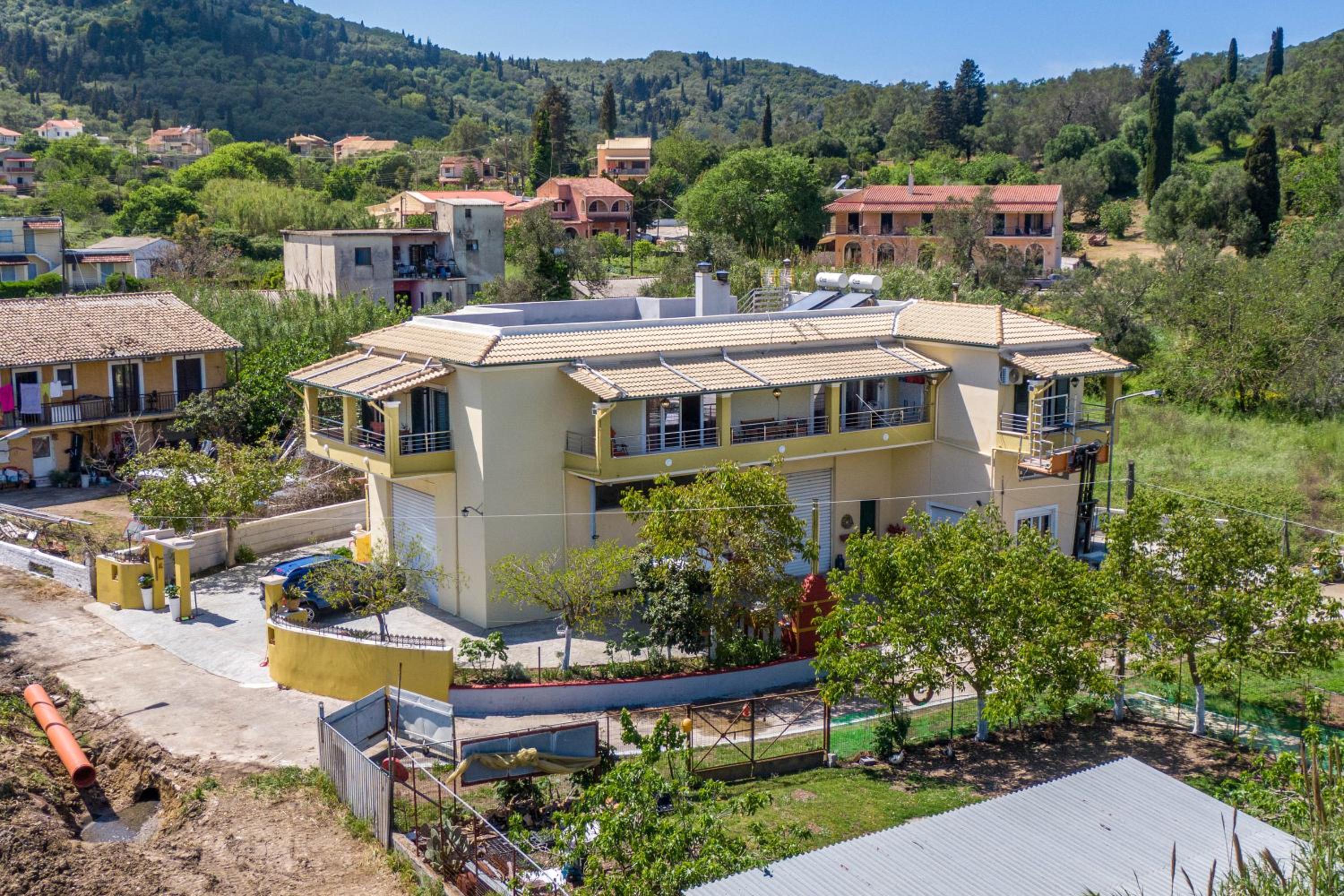 Two-Bedroom Deluxe Apartment with Garden View photo 2