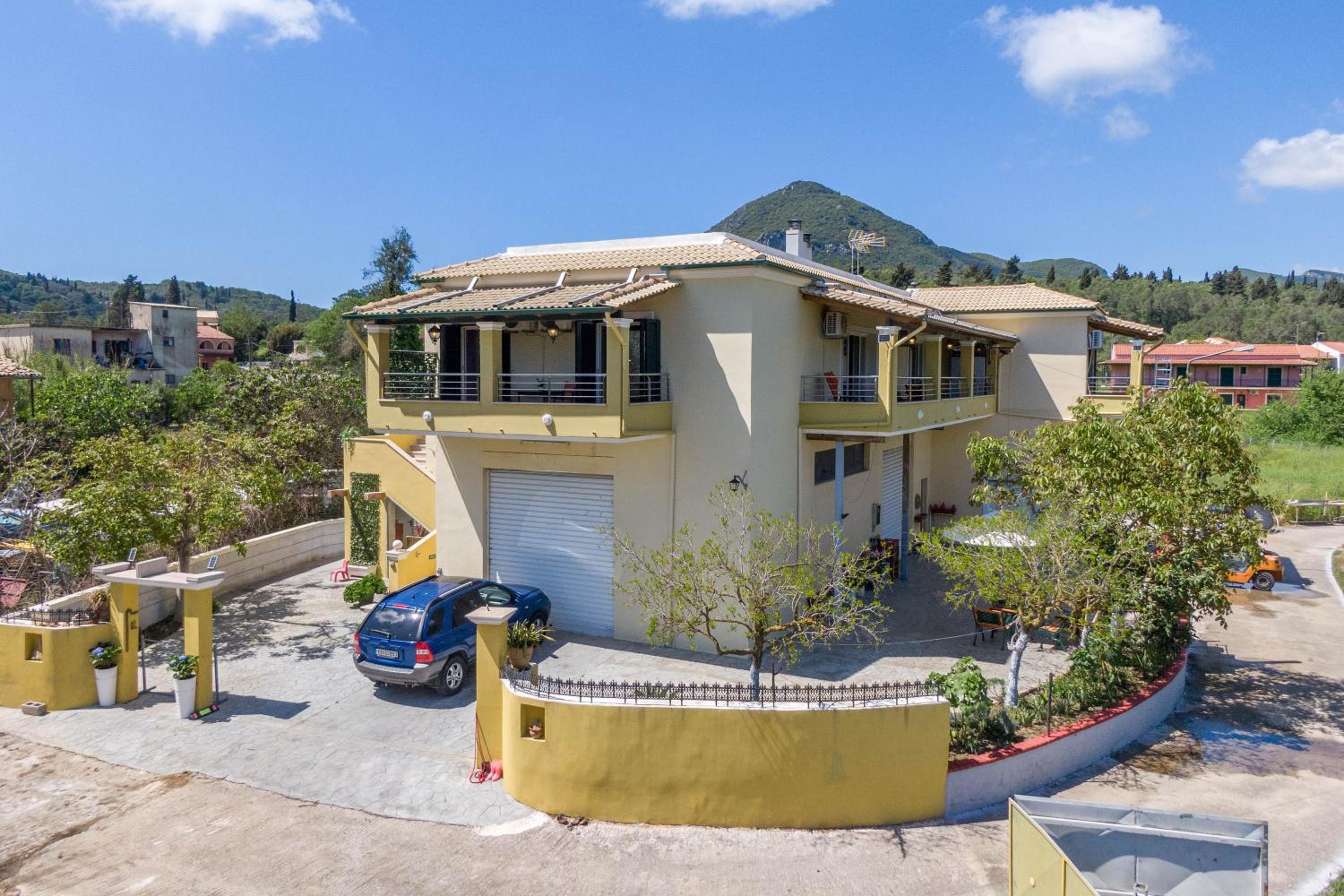Two-Bedroom Deluxe Apartment with Garden View photo 3