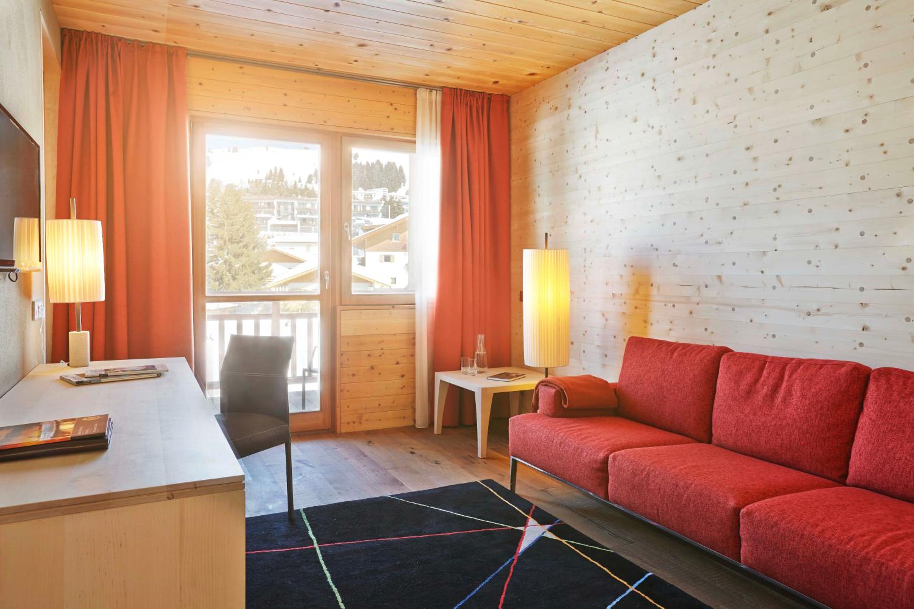 Junior Suite with Balcony - Photo 4