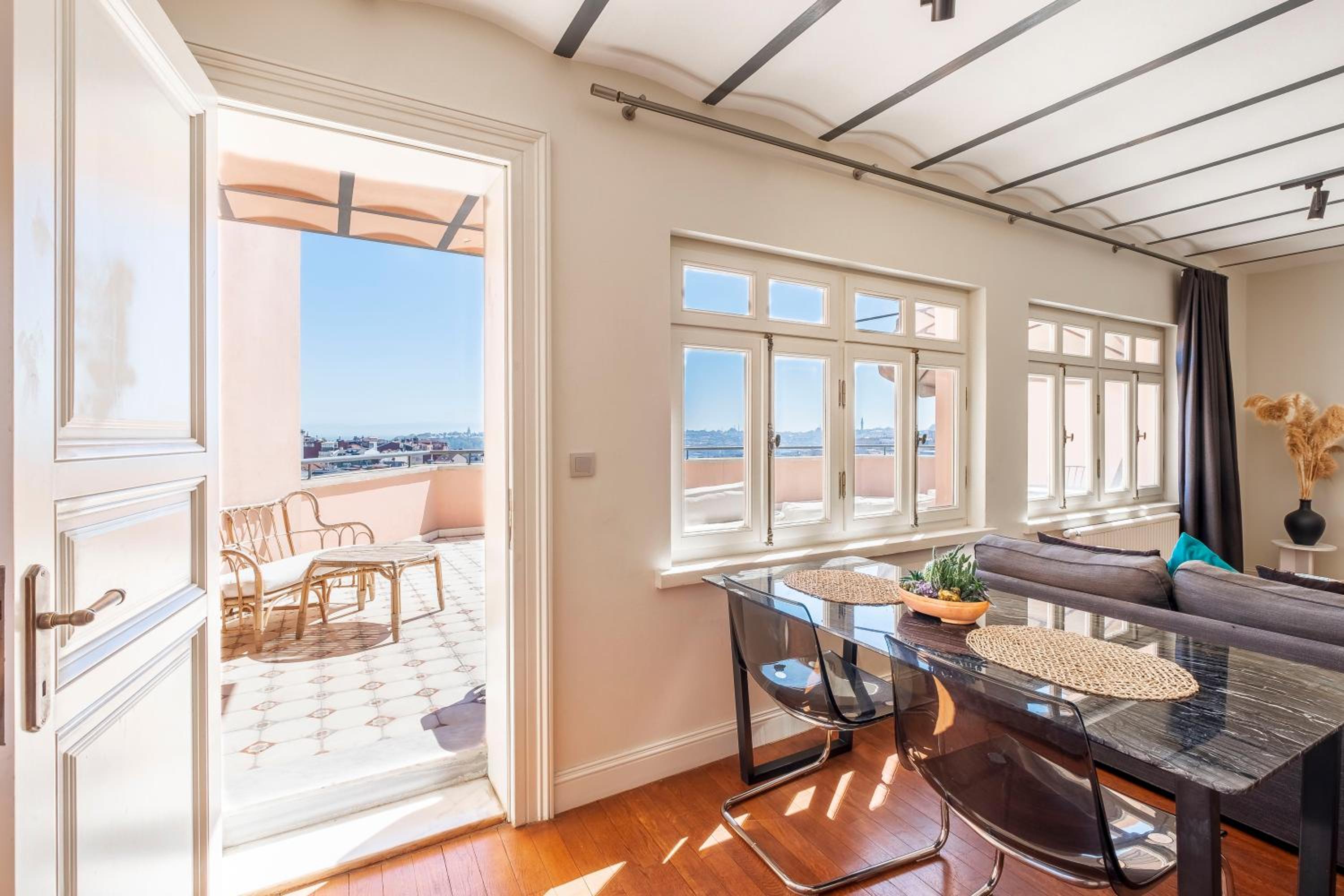 One-Bedroom Apartment with Sea View and Terrace photo 1