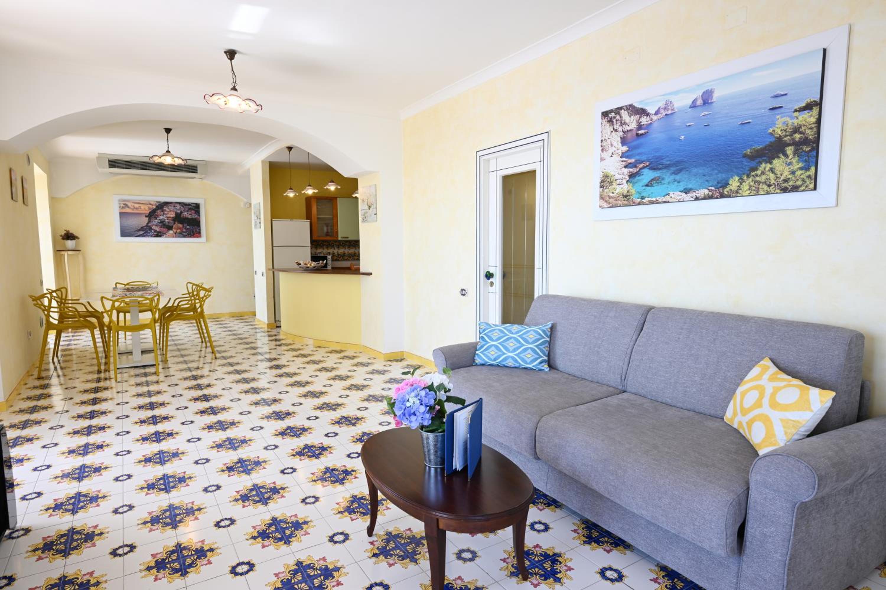 Apartamento com Terraço - Edifício Separado