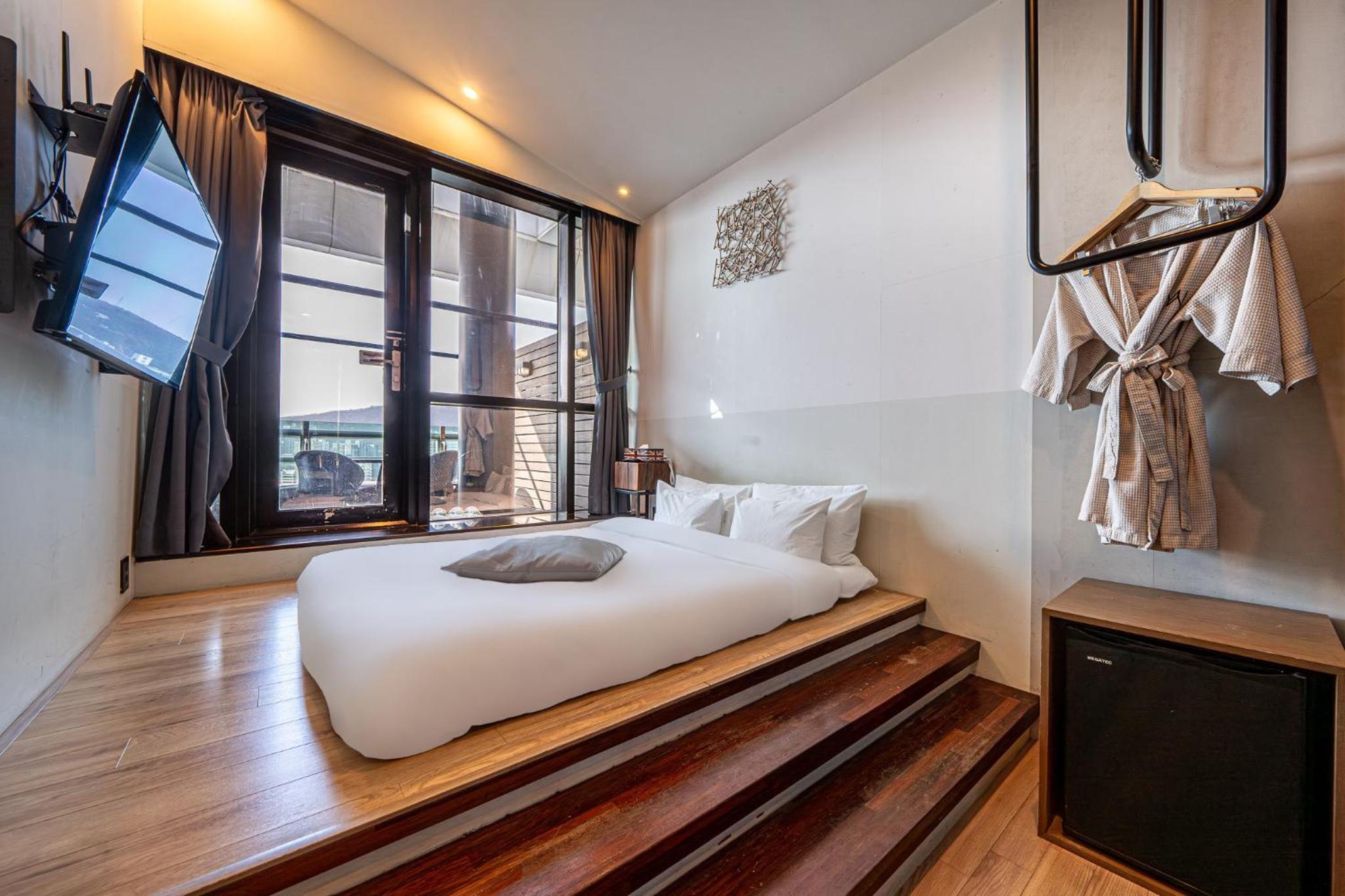 Superior Korean-Style Double Room with Terrace and Sea View