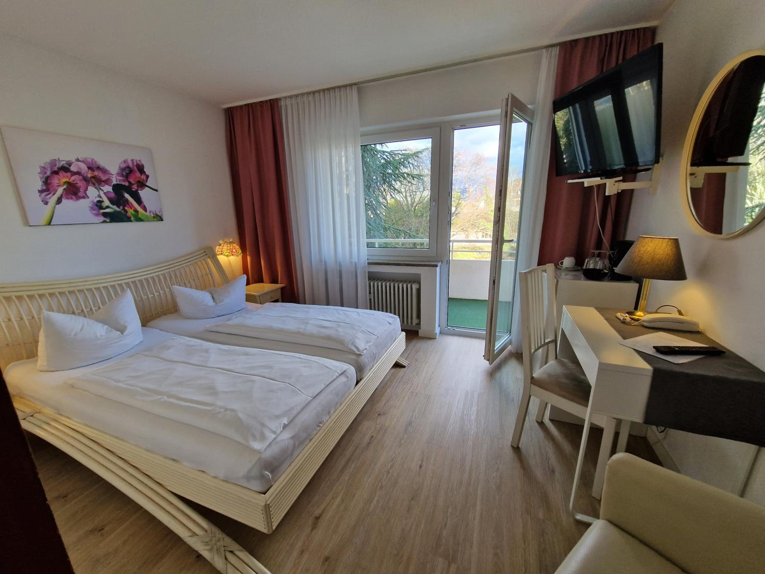 Double Room with Balcony - Photo 1