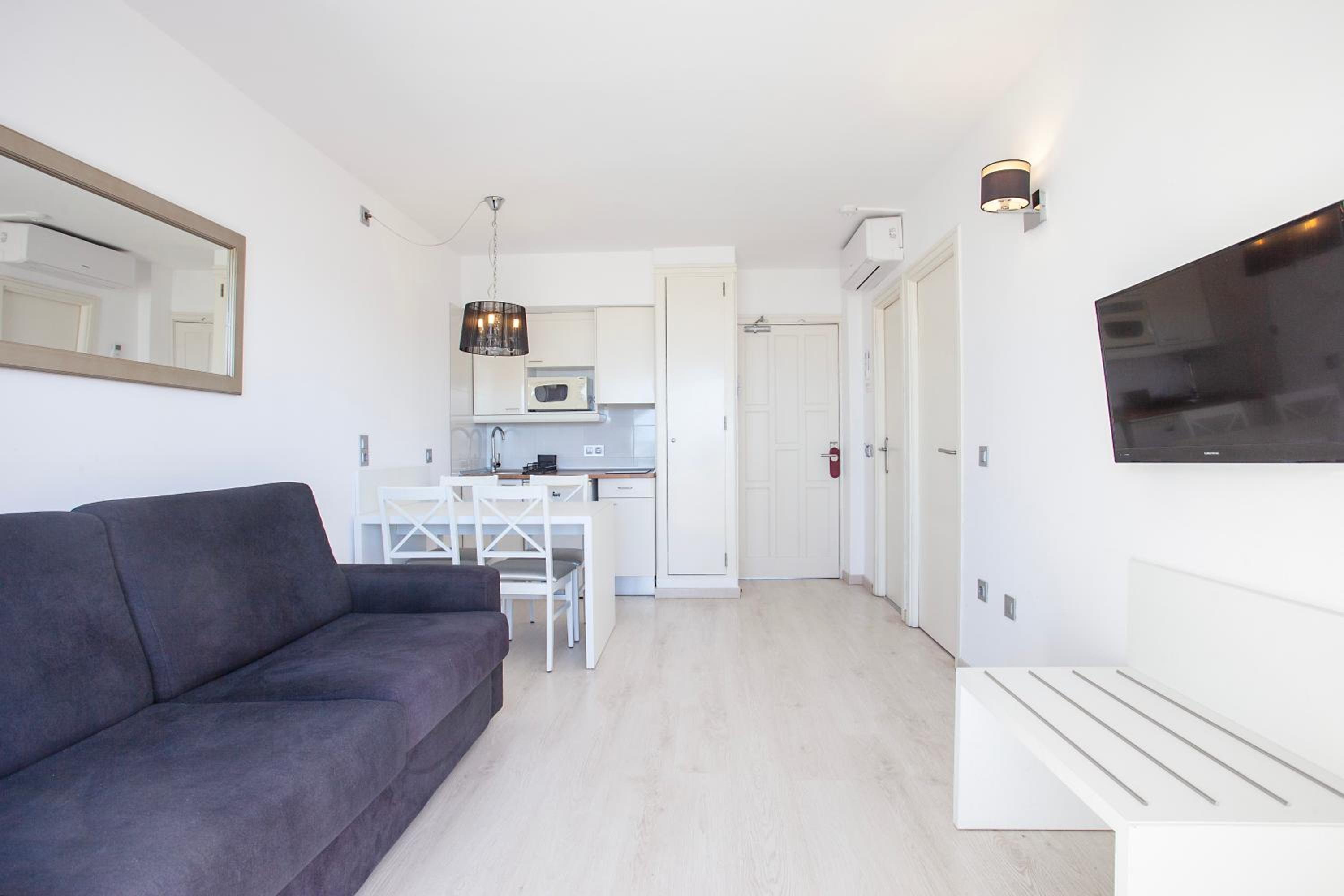 Apartamento de un dormitorio con vista al mar