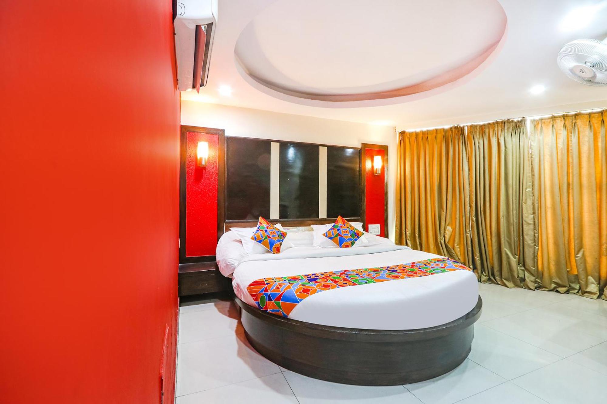 Suite - Photo 1
