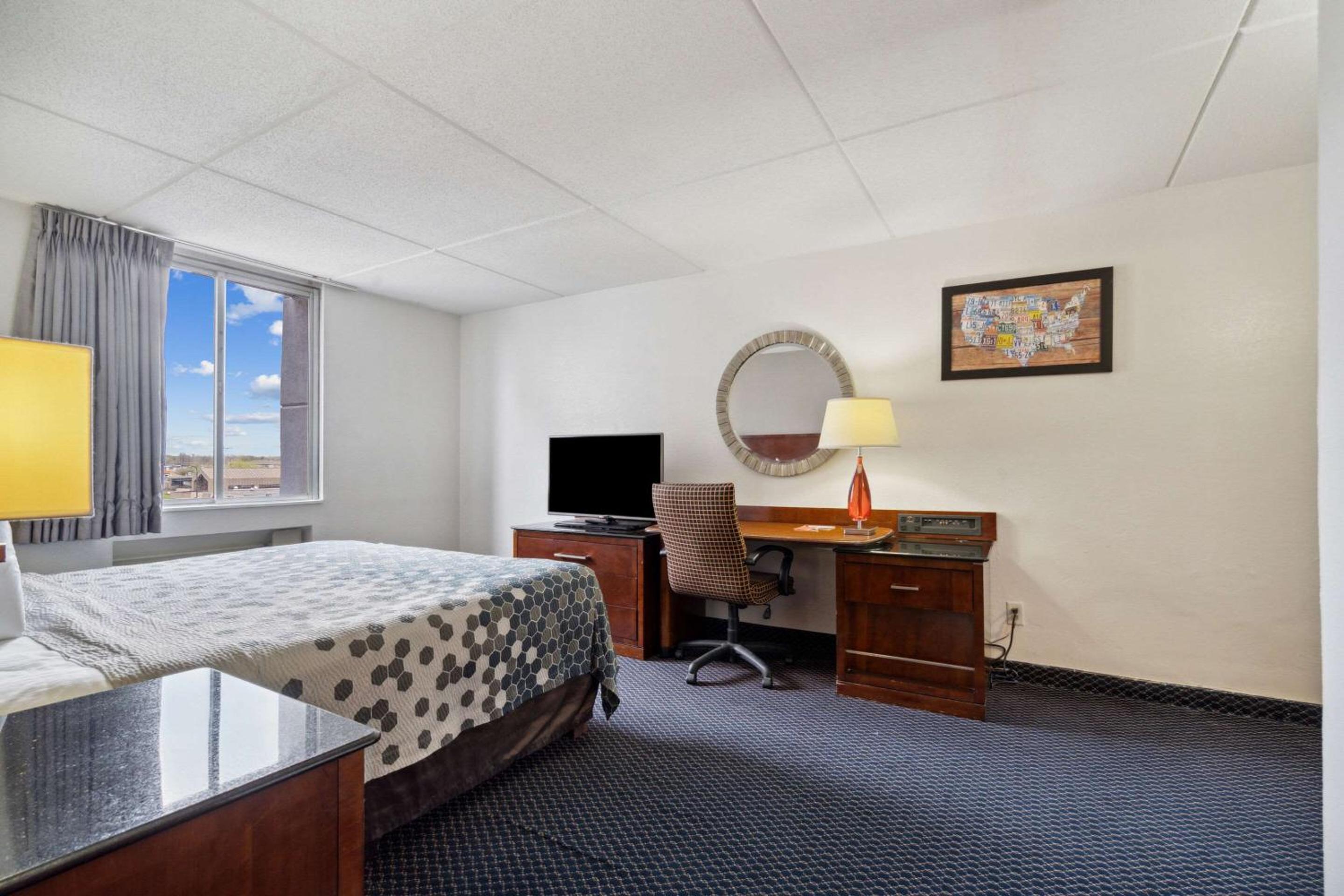 King Suite - Non-Smoking - Photo 1