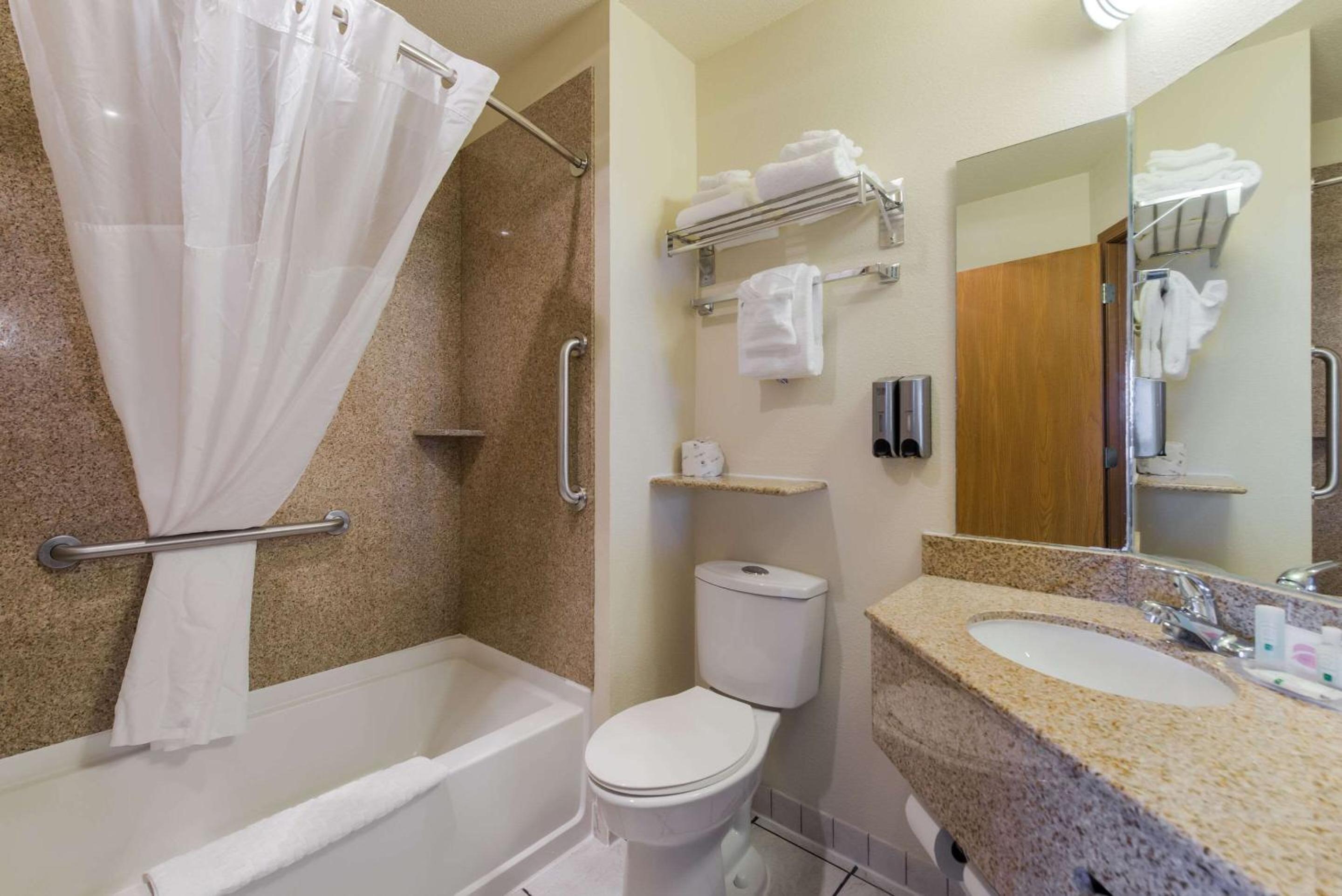 Superior King Suite - Non-Smoking photo 2