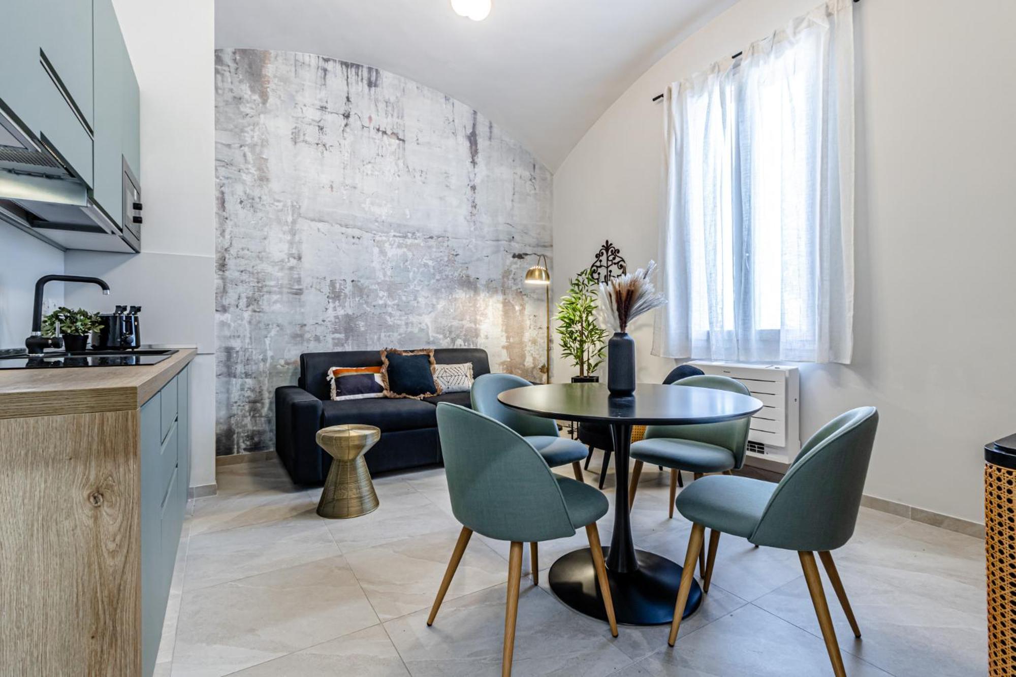 One-Bedroom Apartment