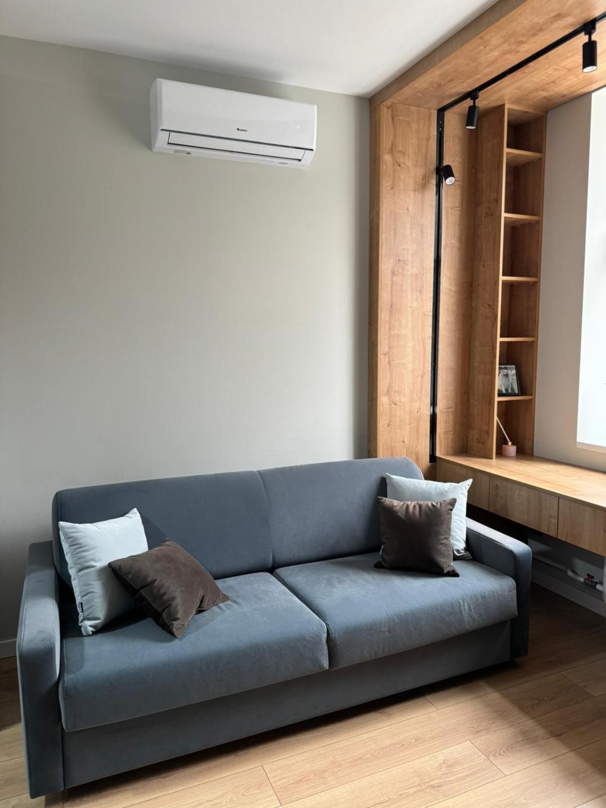 One-Bedroom Apartment photo 1