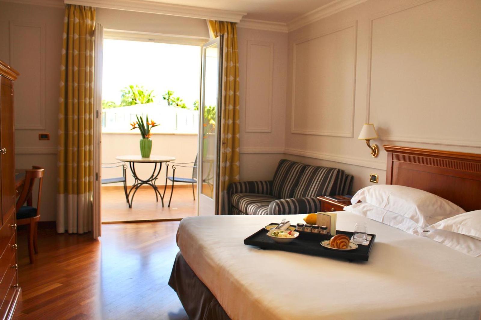 Deluxe Double Room with Balcony - Photo 2