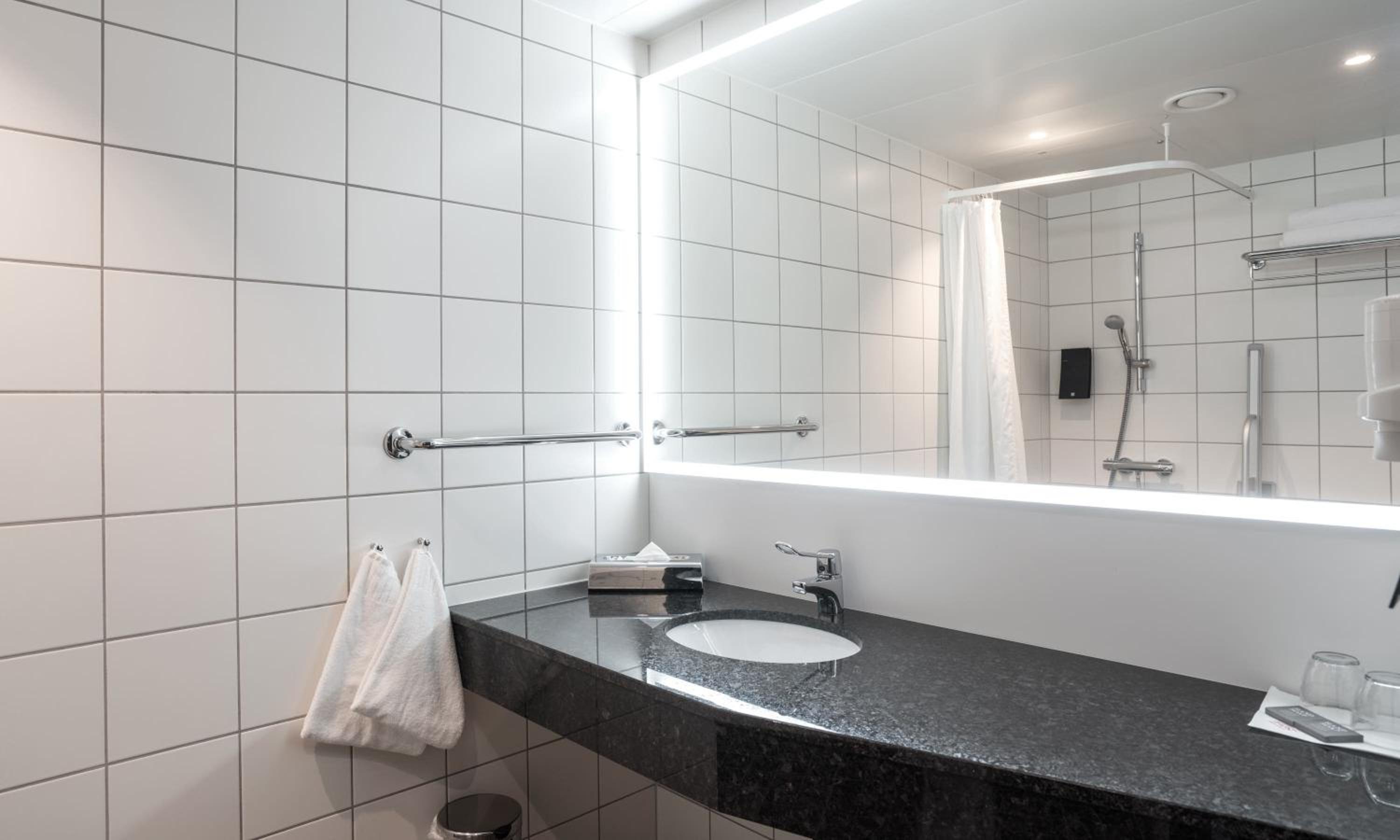 King Room - Disability Access - Photo 3