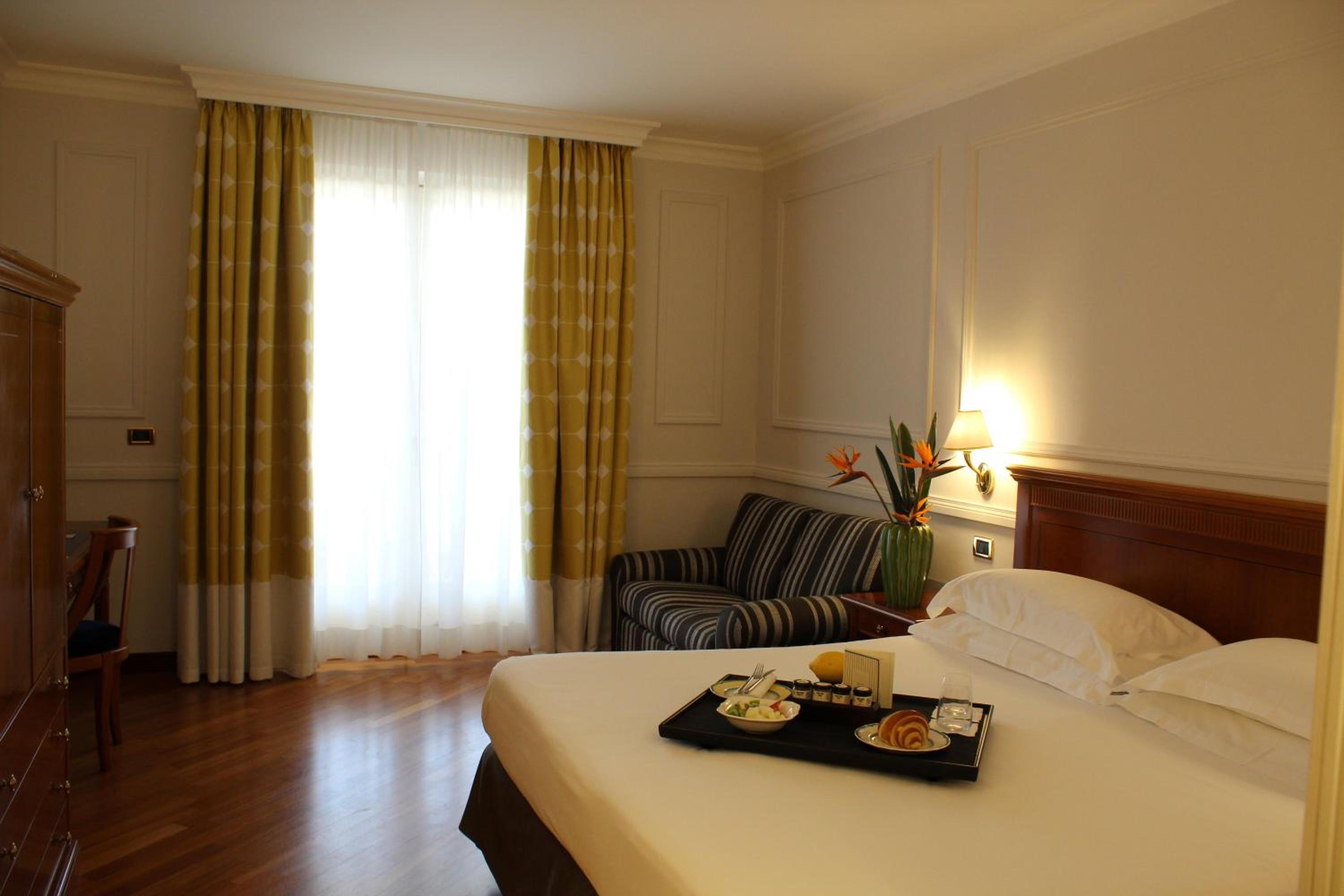 Deluxe Double Room with Balcony - Photo 3