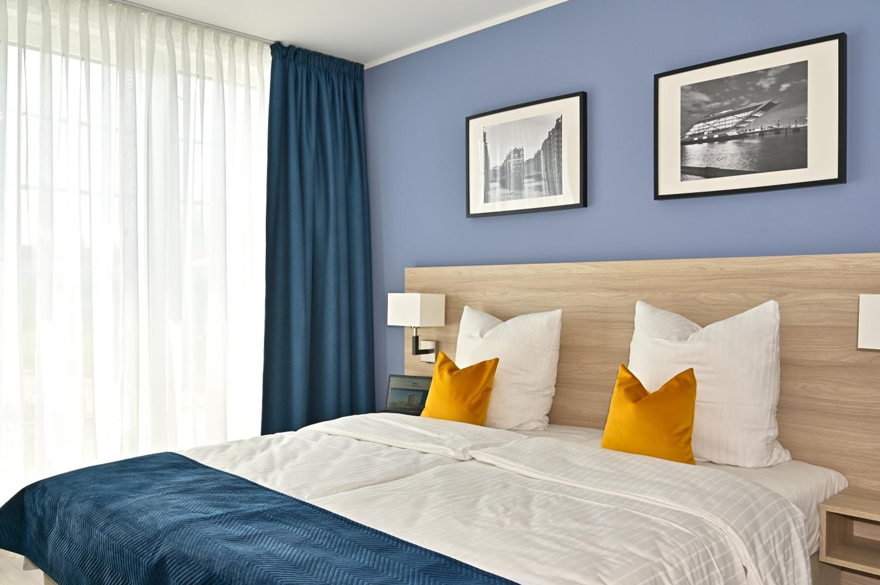 Suite - Photo 1