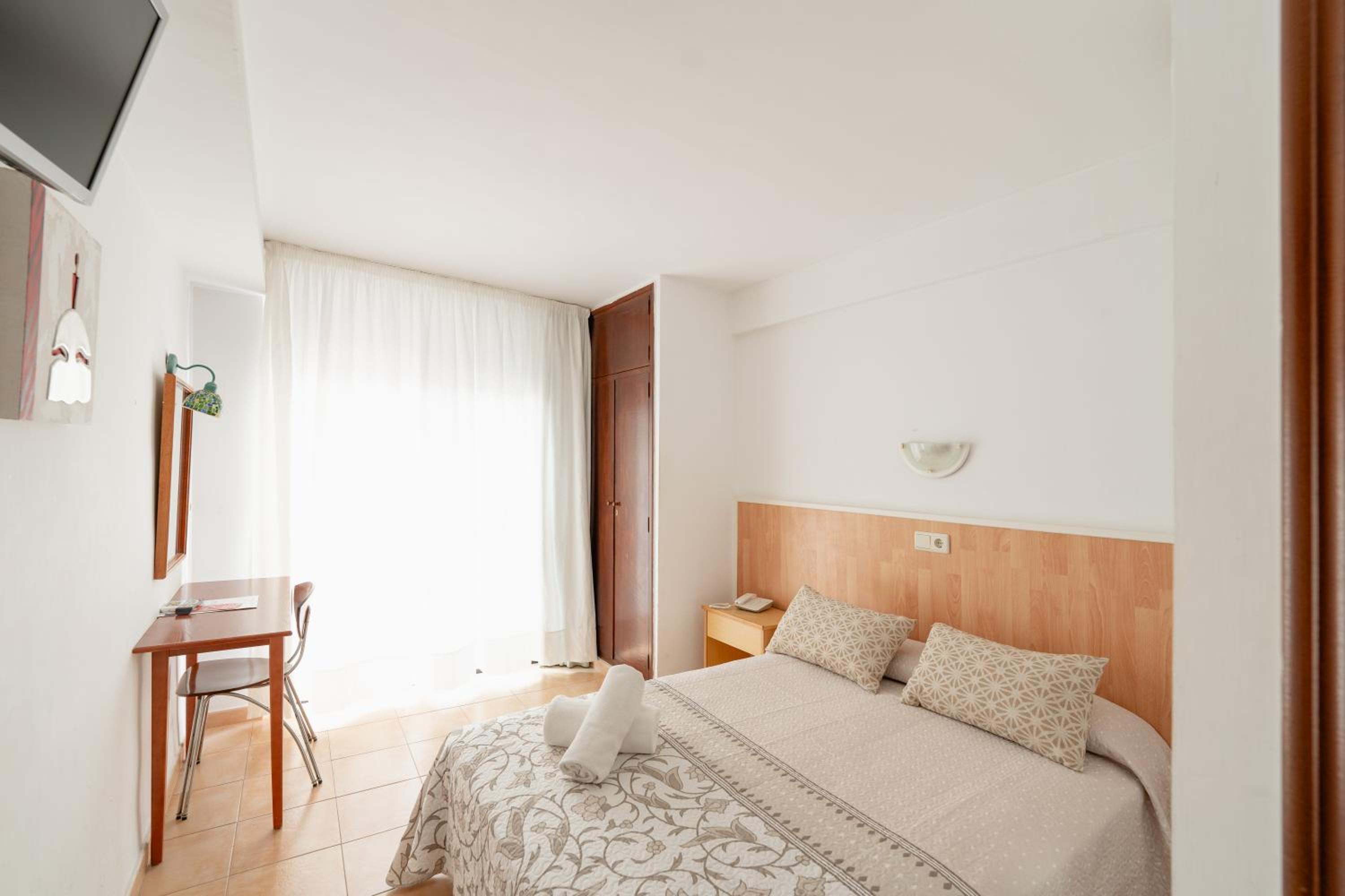 Double or Twin Room - Photo 14