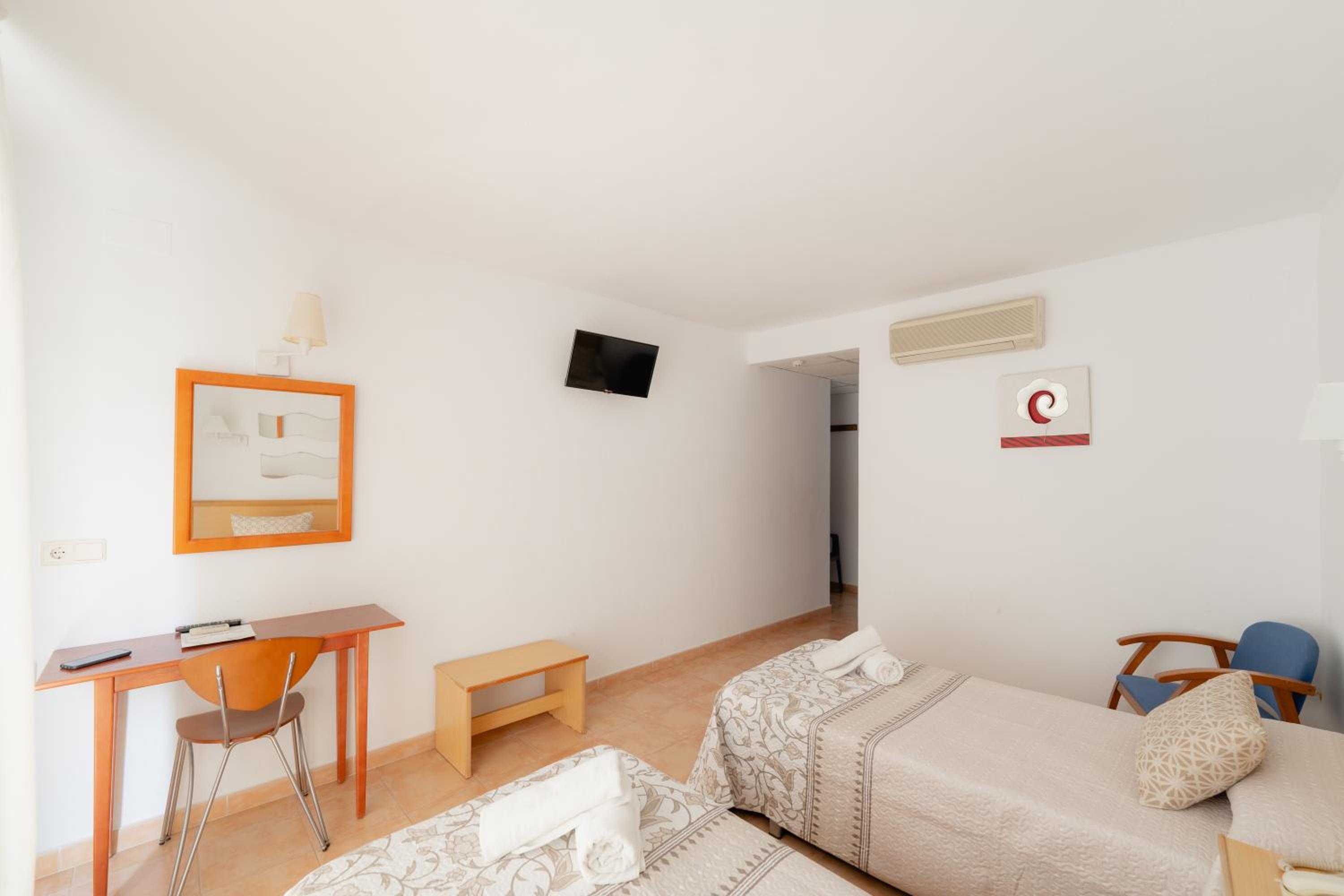 Double or Twin Room - Photo 11