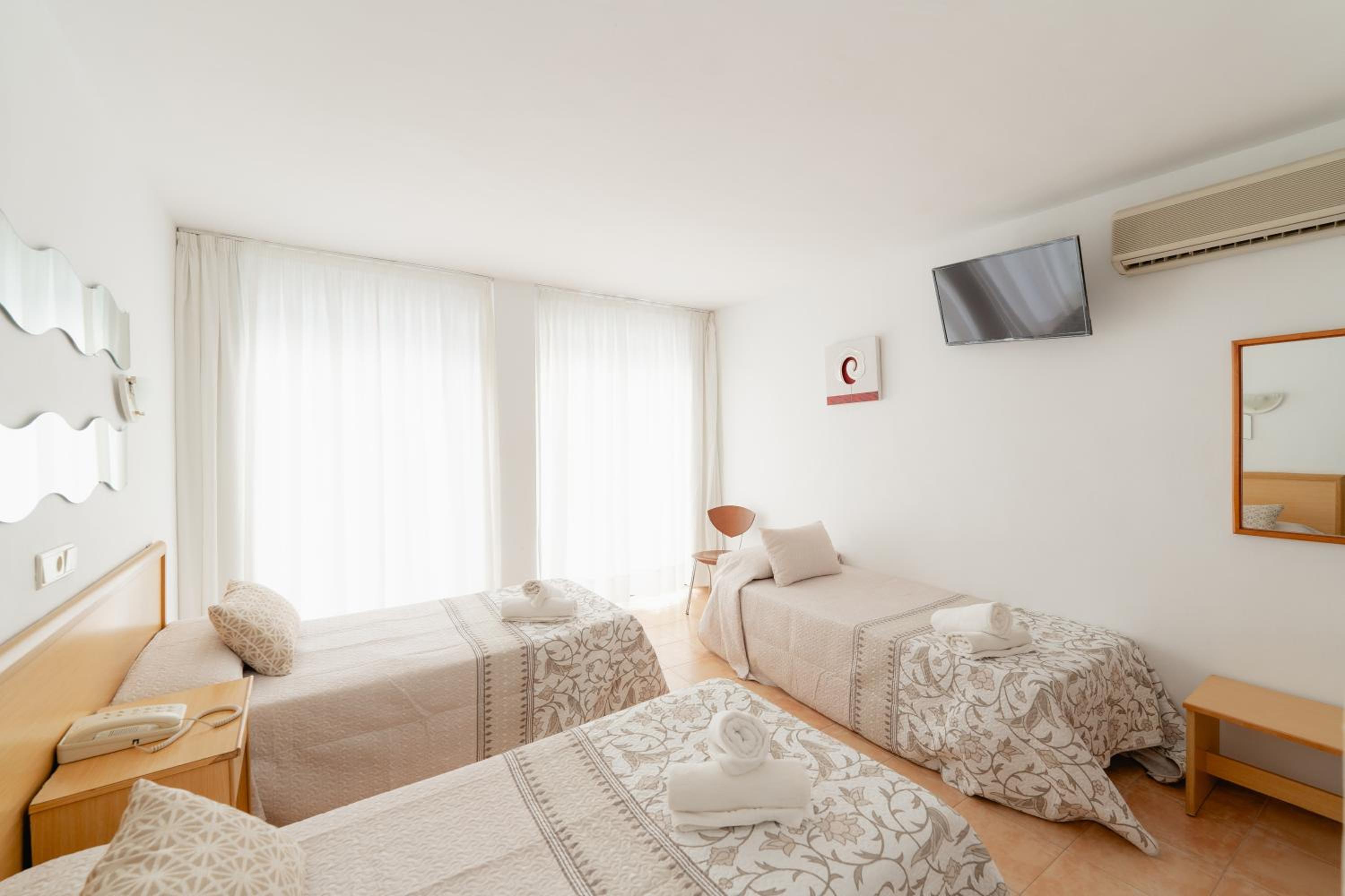 Triple Room - Photo 11