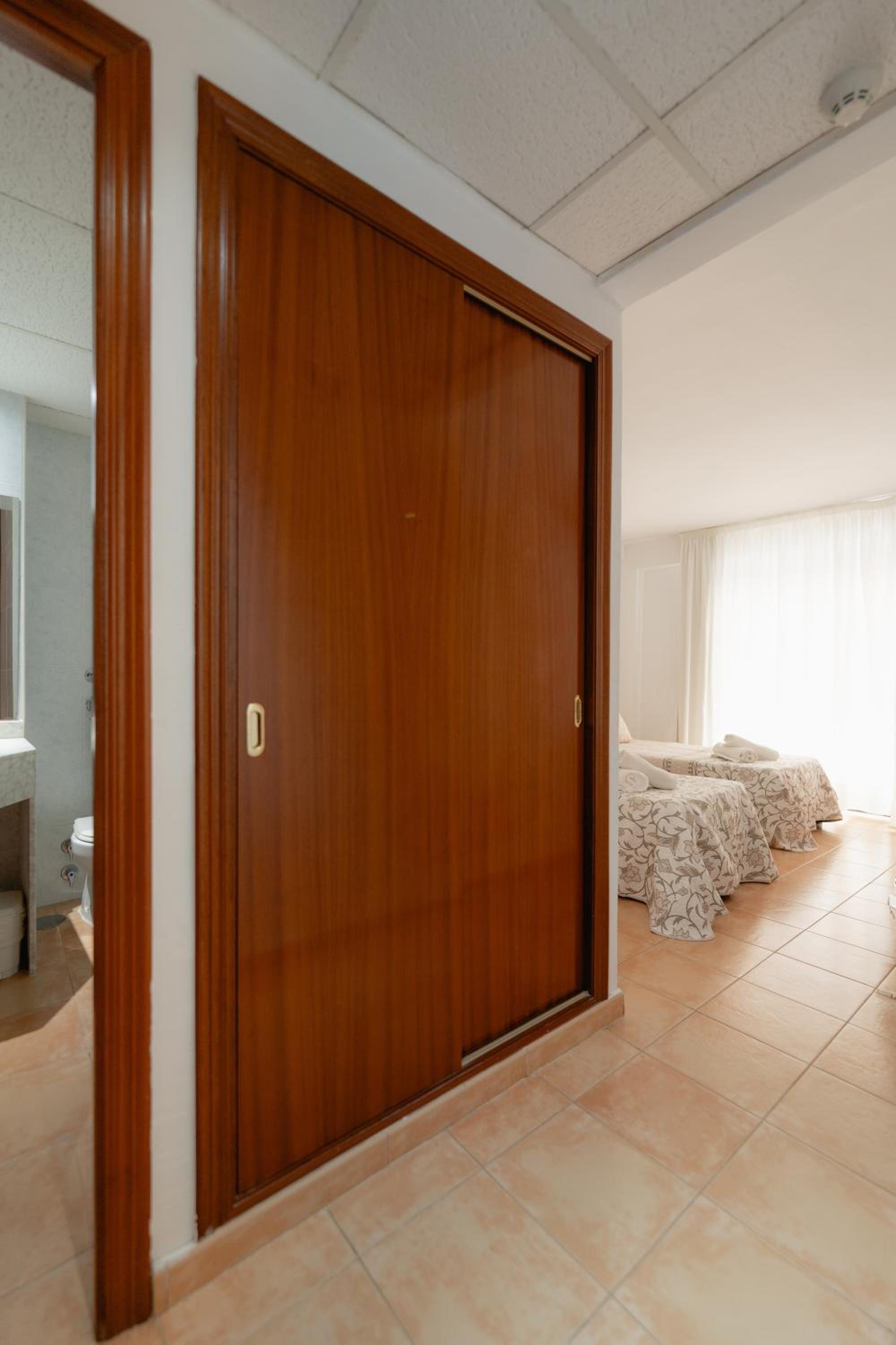 Double or Twin Room - Photo 9