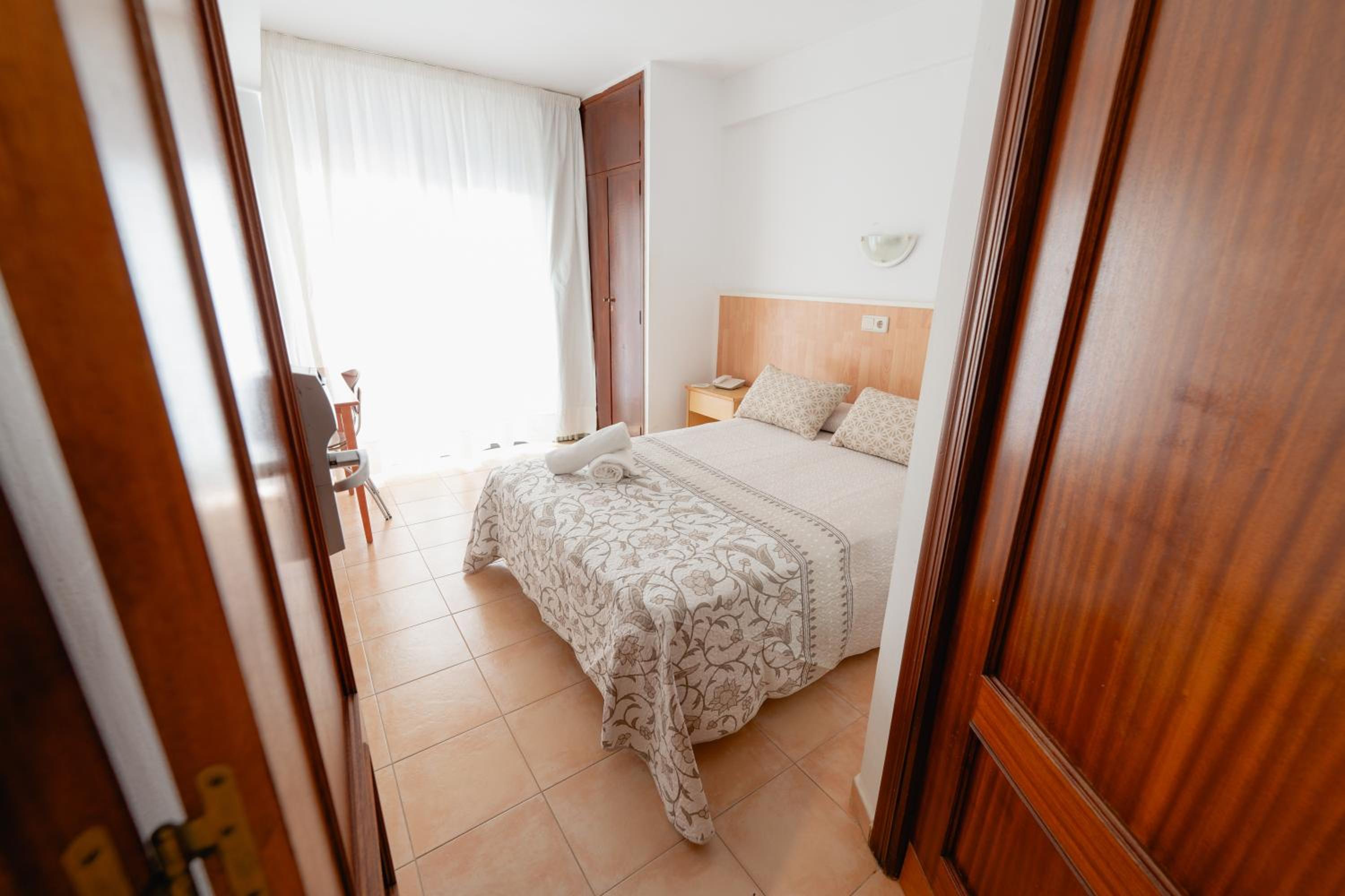 Double or Twin Room - Photo 3