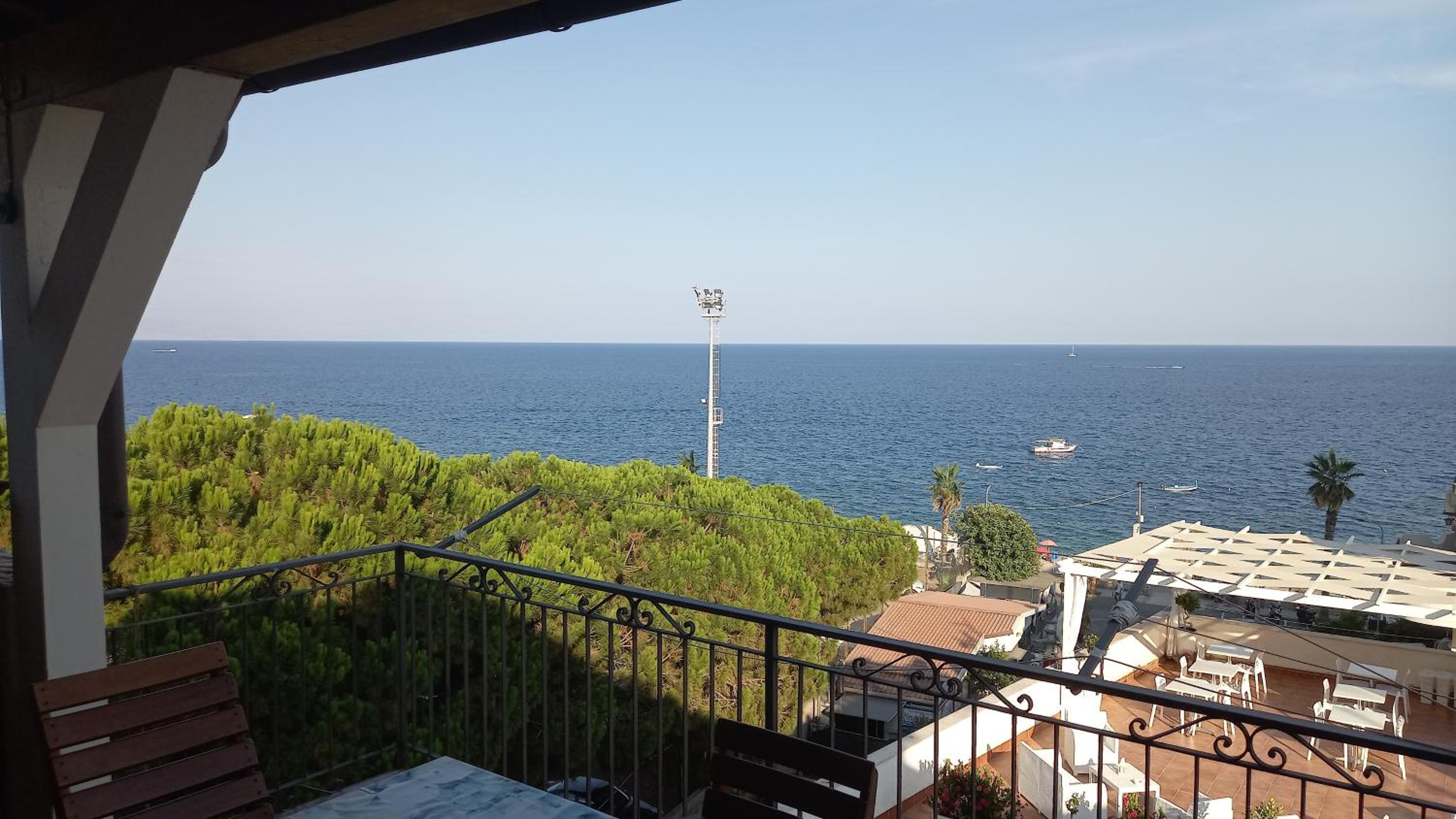 Deluxe Double Room with Side Sea View photo 2