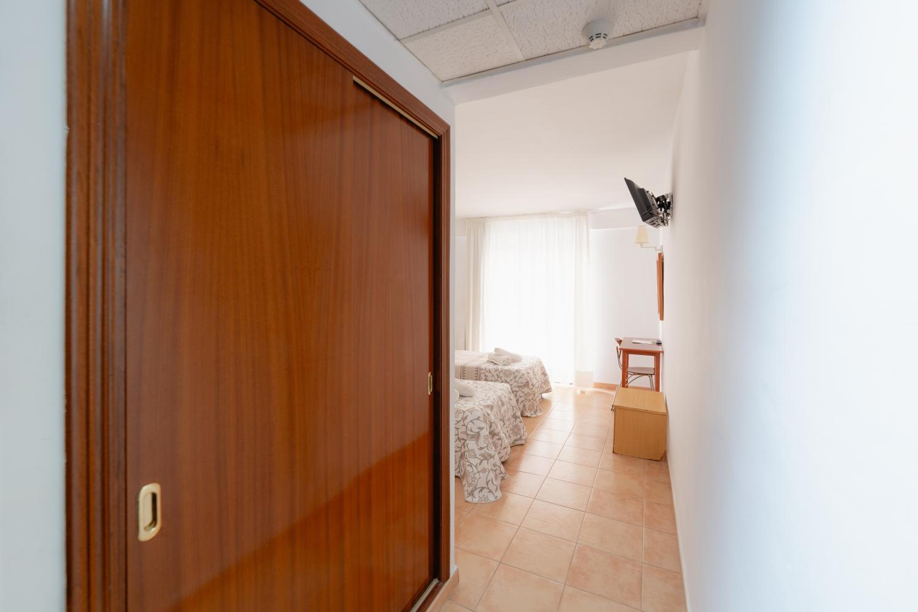 Double or Twin Room - Photo 13