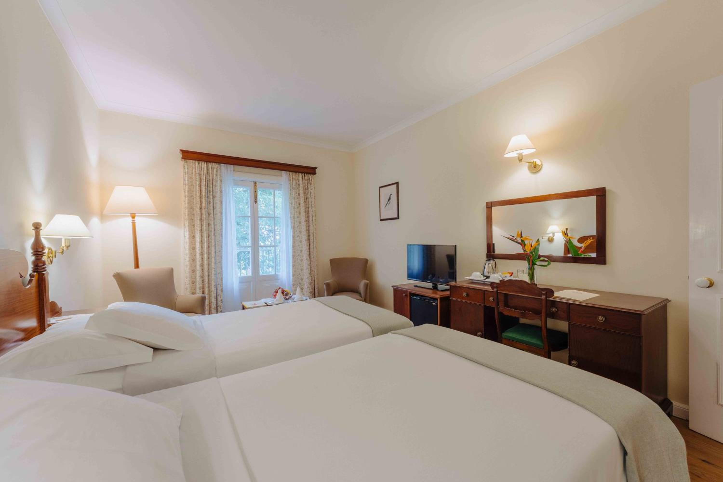 Standard Double or Twin Room with Garden View - Photo 5