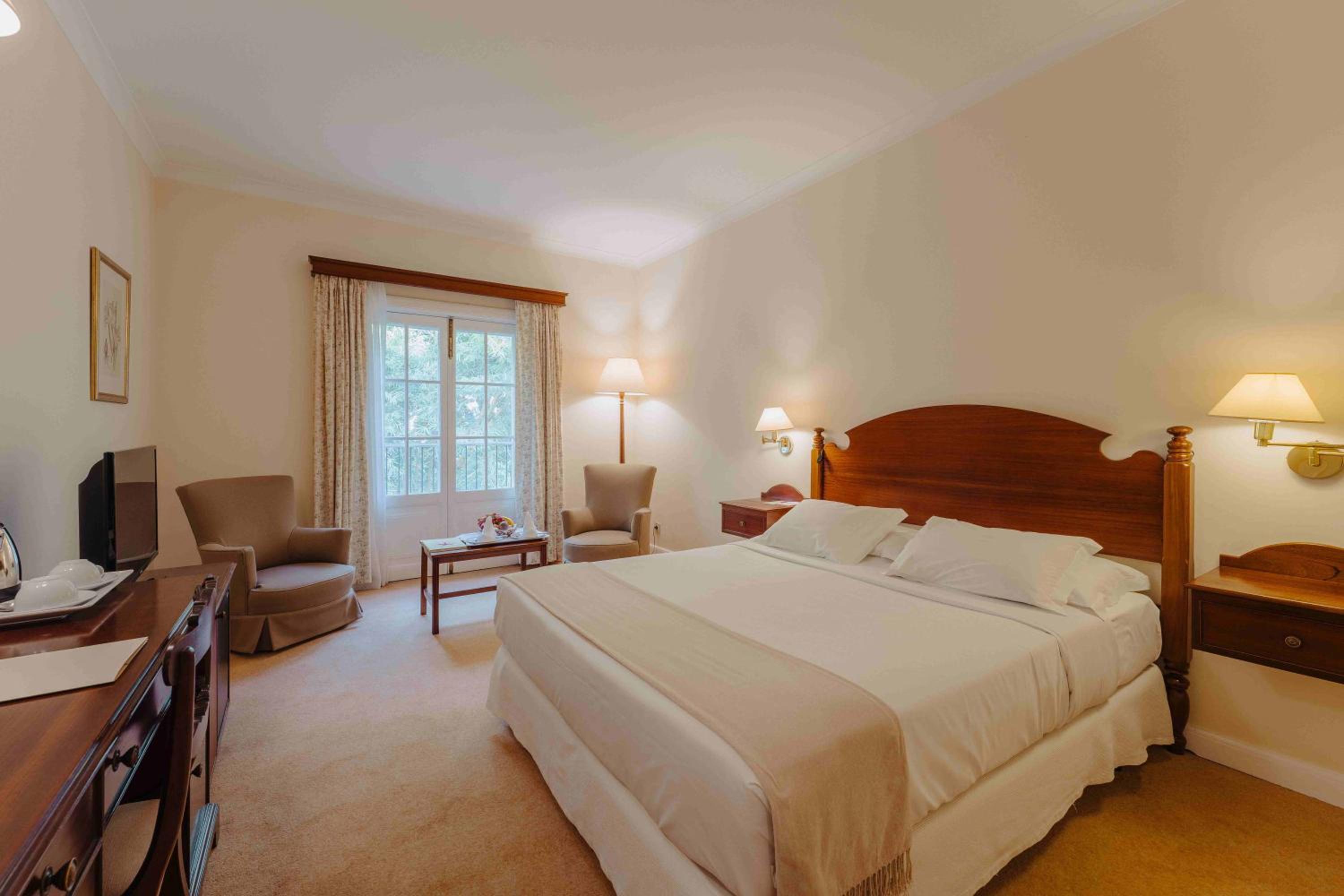 Standard Double or Twin Room with Garden View - Photo 8