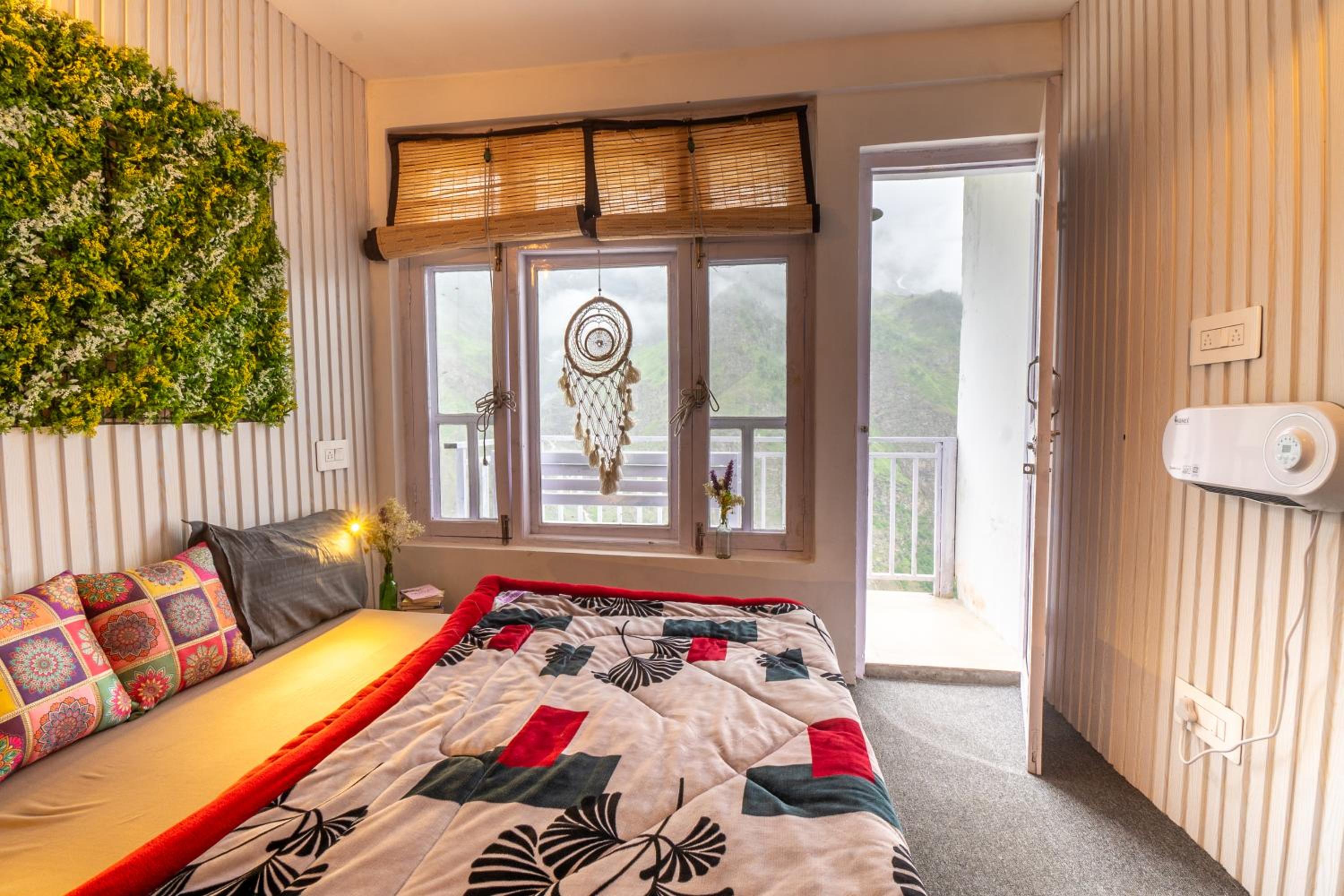 Deluxe Double Room With Balcony photo 3