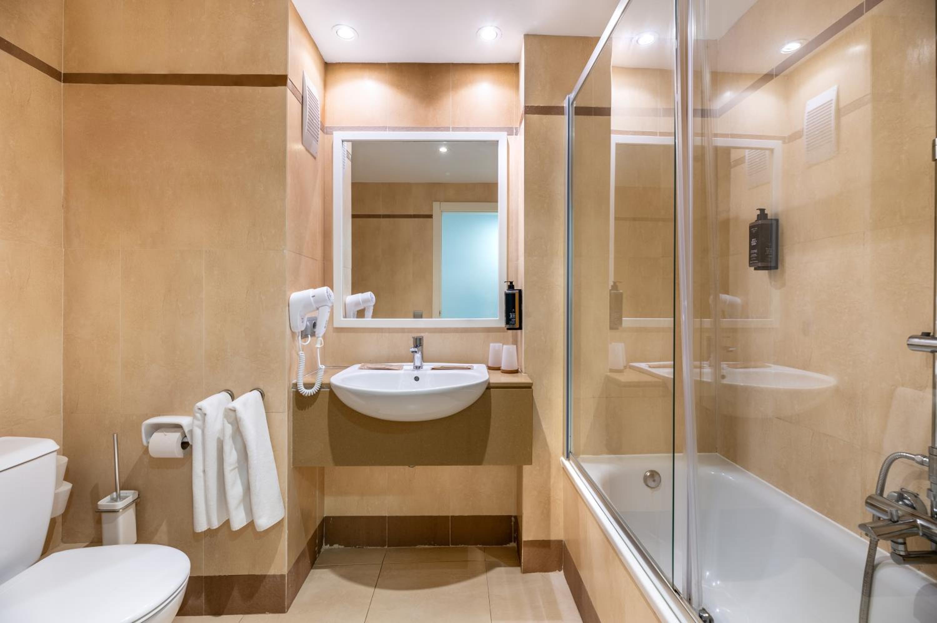 Twin Room with Lateral Sea View photo 2
