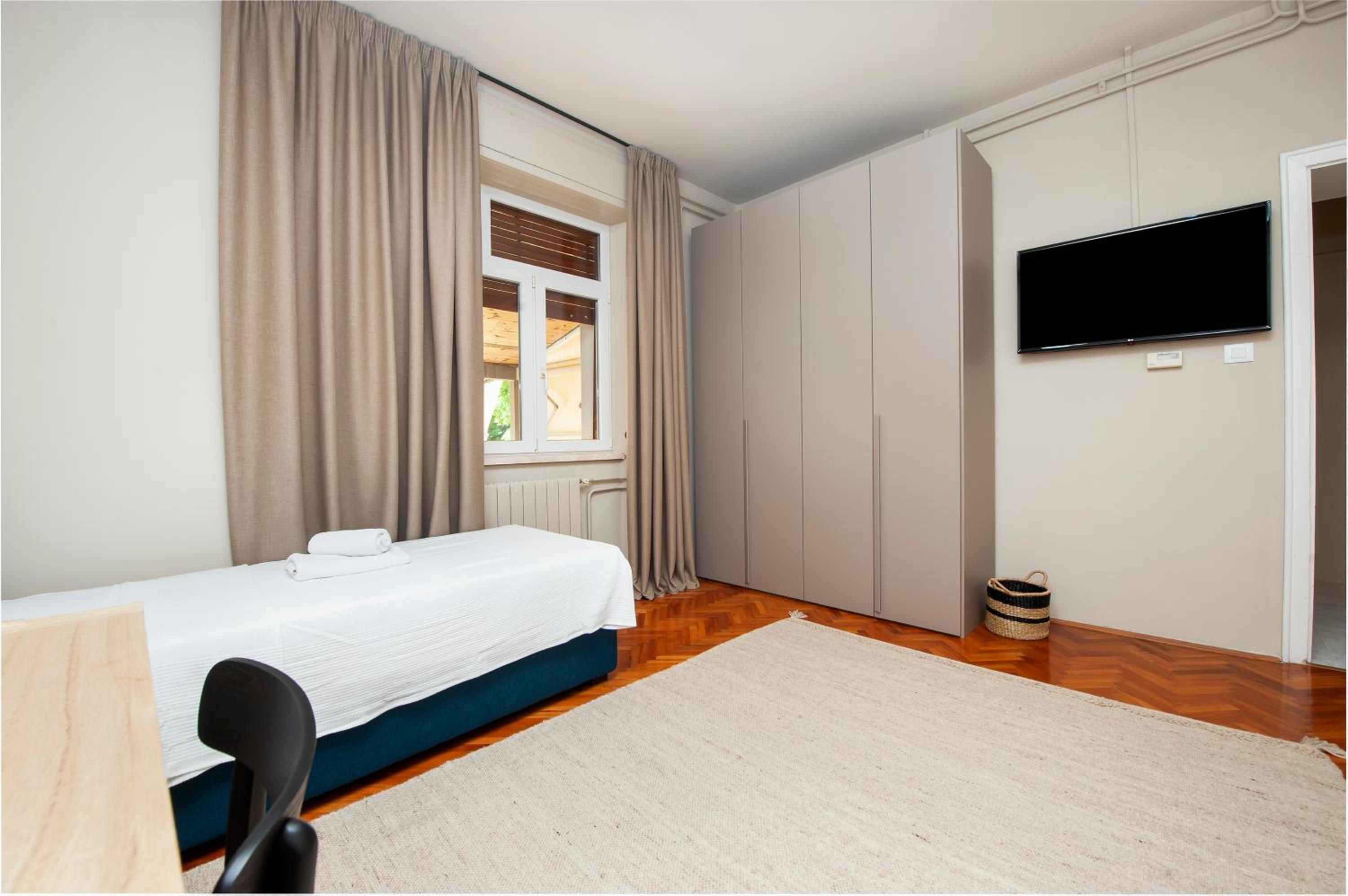 Three-Bedroom House photo 3