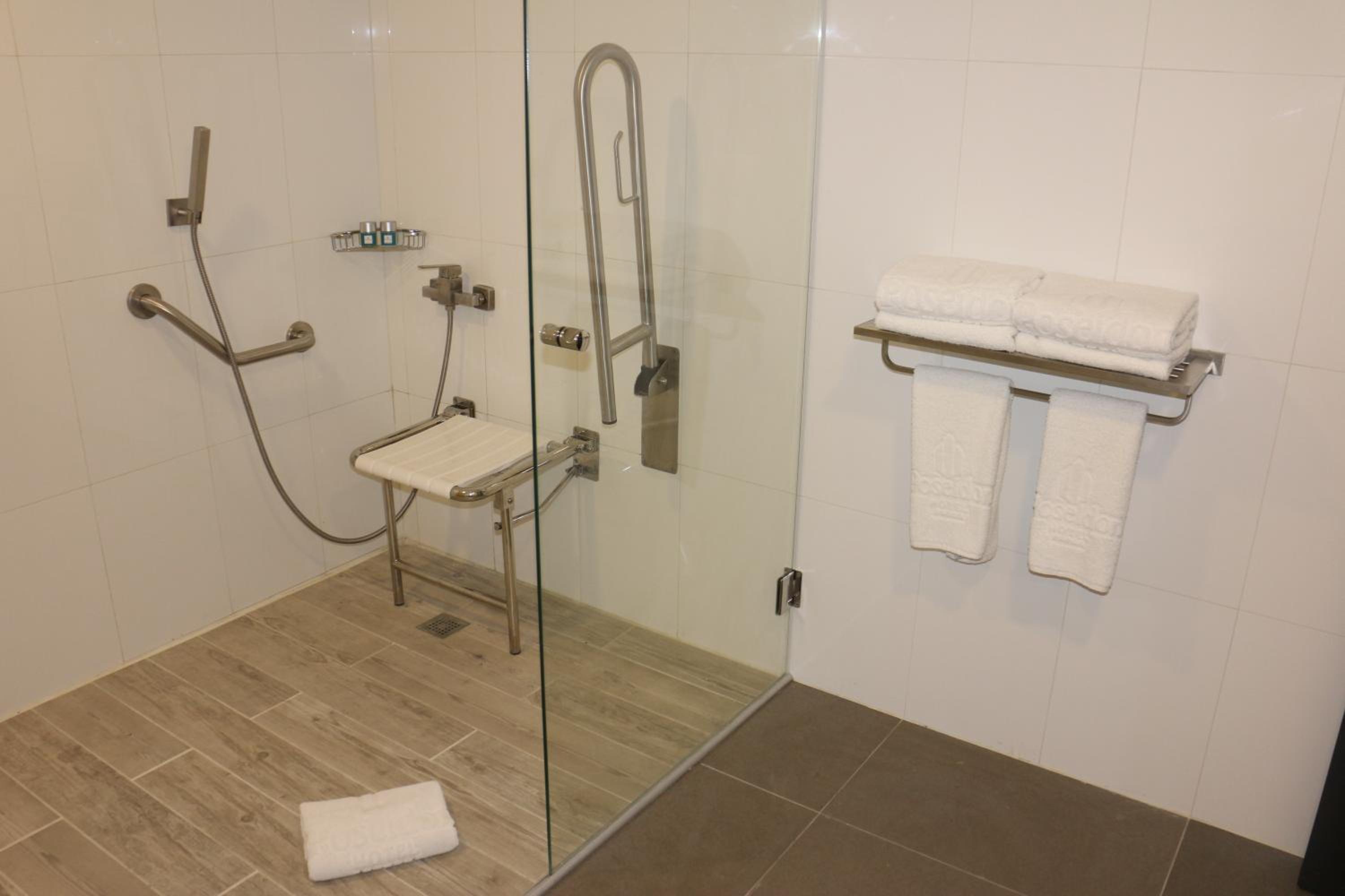 Double Room - Disability Access photo 3