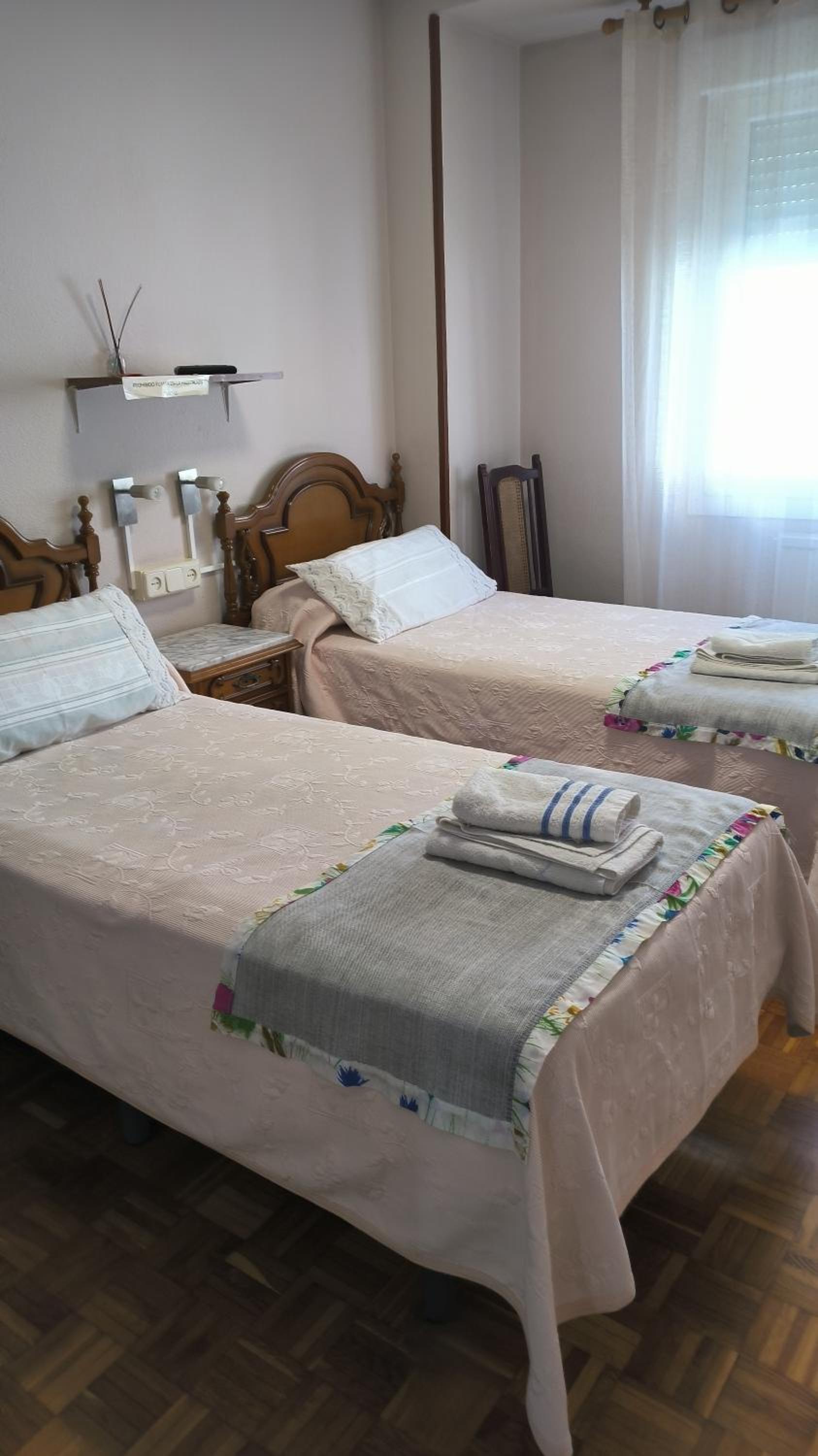 Standard Twin Room with Shared Bathroom photo 3