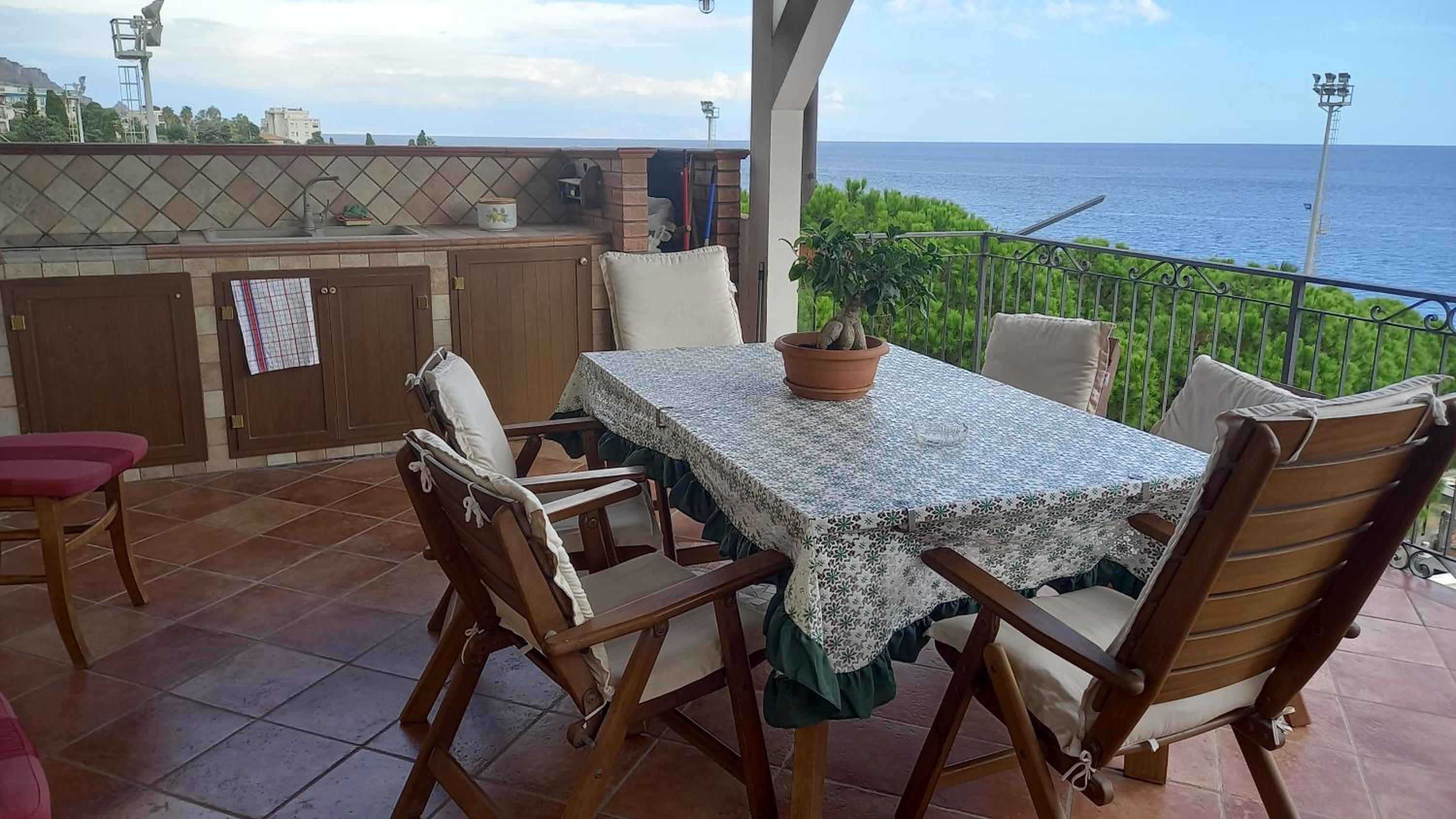 Deluxe Triple Room with Sea View photo 2