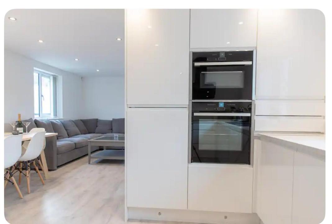 Three-Bedroom House photo 3