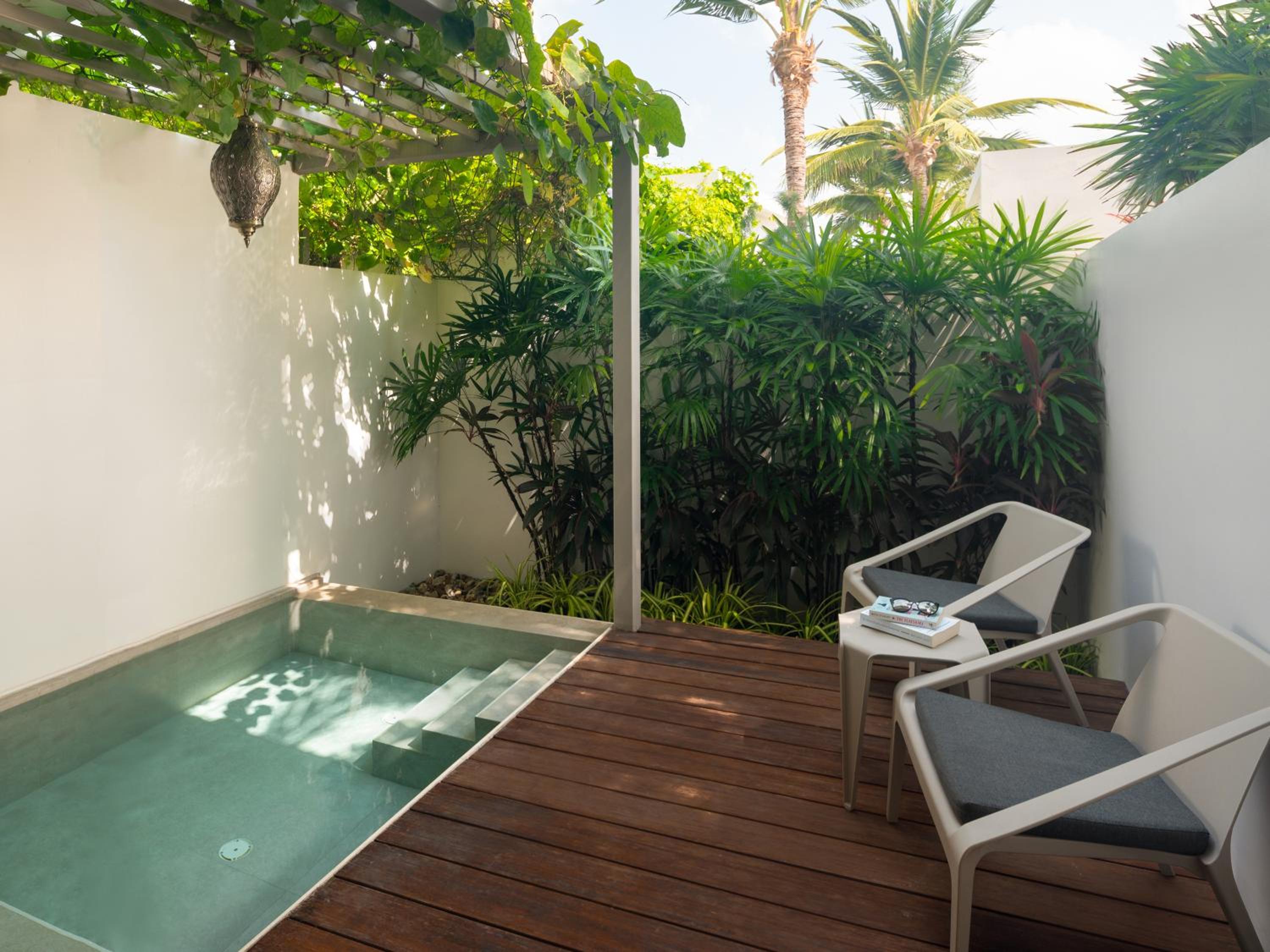 Deluxe Spa Pool photo 3