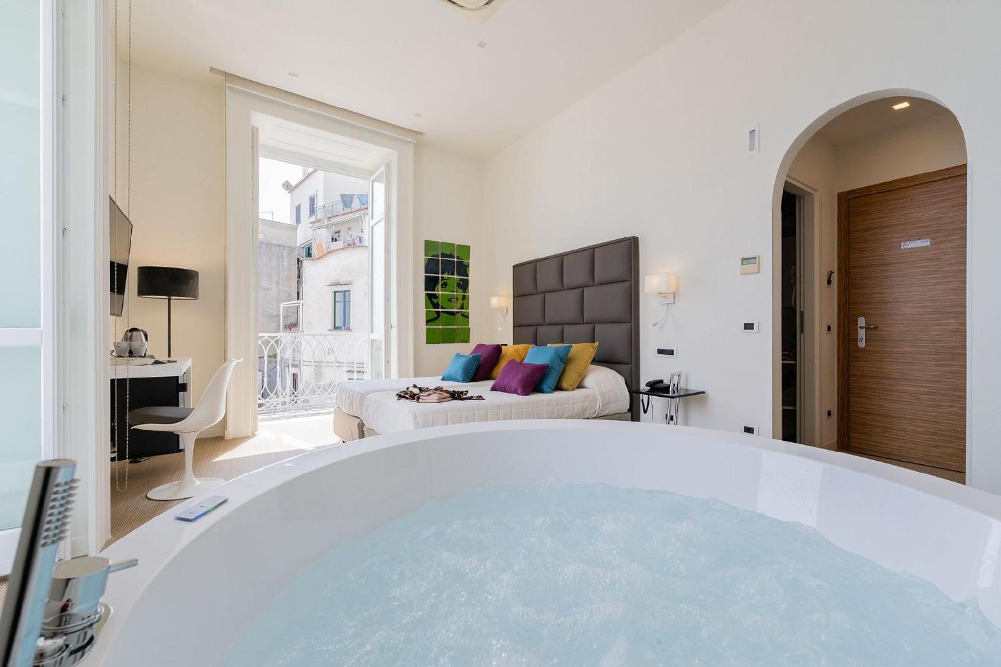 Superior Double Room with Sea View and Spa Bath - Photo 2