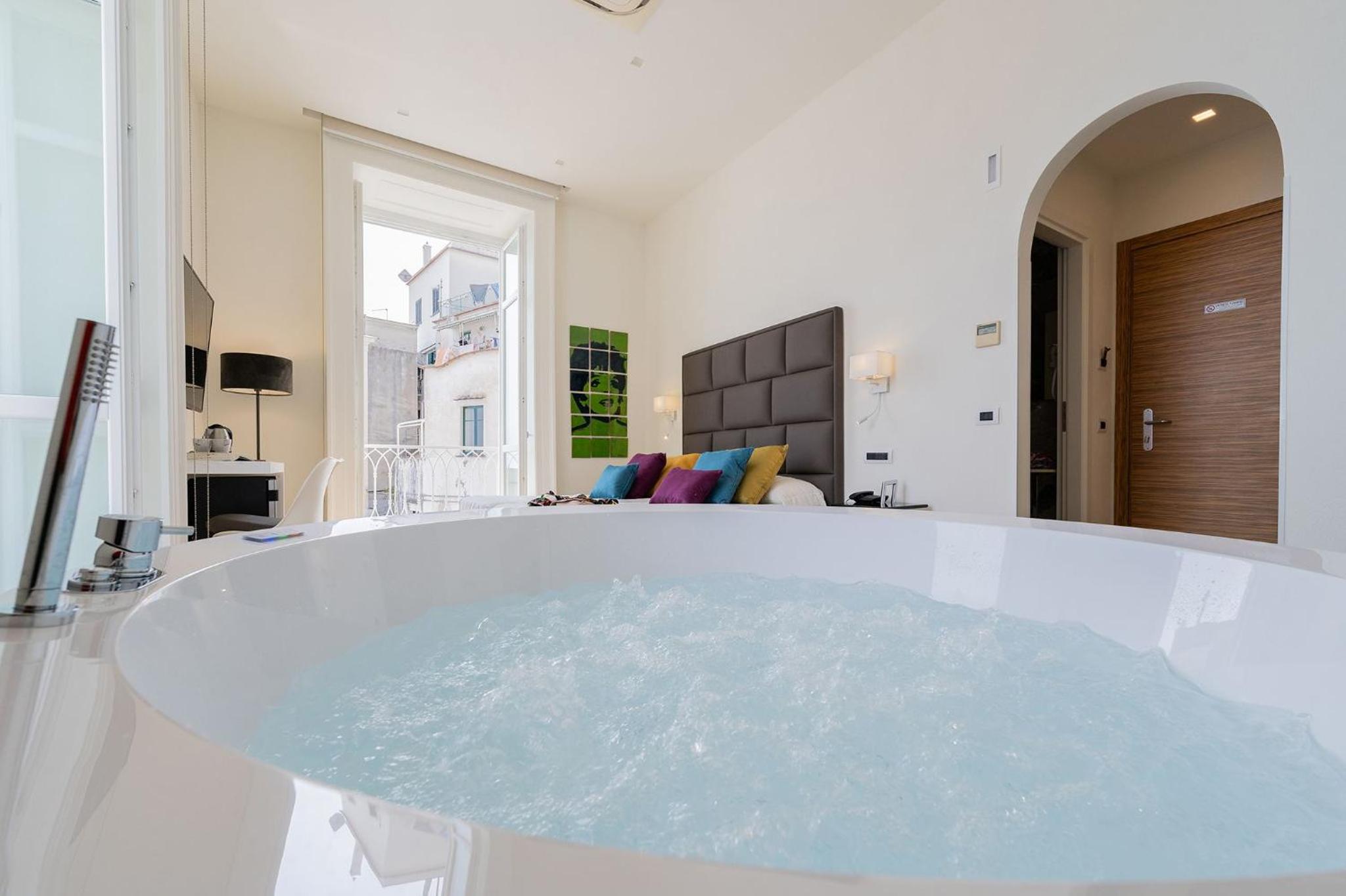Superior Double Room with Sea View and Spa Bath - Photo 11