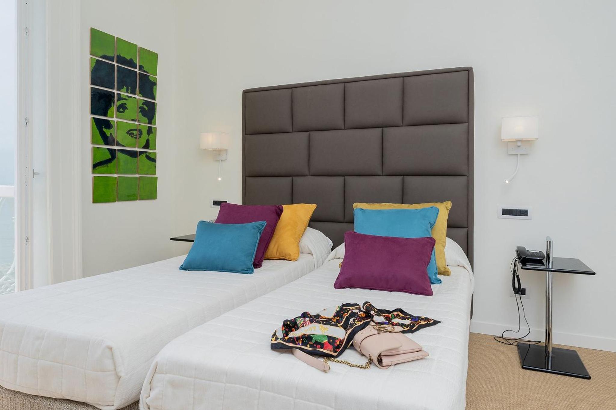 Superior Double Room with Sea View and Spa Bath - Photo 12