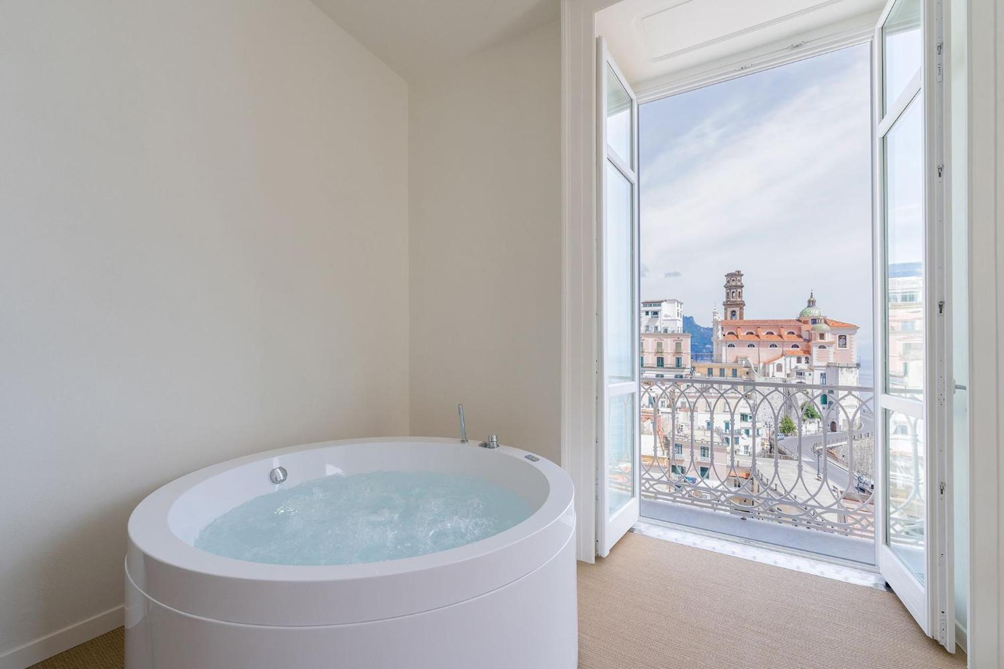Superior Double Room with Sea View and Spa Bath - Photo 6